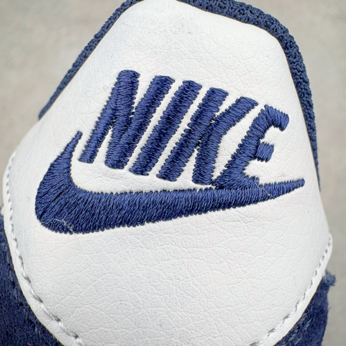 图片[10]-＃JC纯原 NK Classic Cortez Leather 阿甘复古初代皮革慢跑鞋 HF0263-400 实体平台指令订单 全套原纸板楦头开发 原厂数据大底磨具 一比一鞋头弧度高度鞋身弧度 细节品控鞋型随意对比 正确烫金高频细节 公司级标准检验QC 区分市面一切版本 完美复刻阿甘复古鞋型 尺码：35.5 36 36.5 37.5 38 38.5 39 40 40.5 41 42 42.5 43 44 45-选品中心