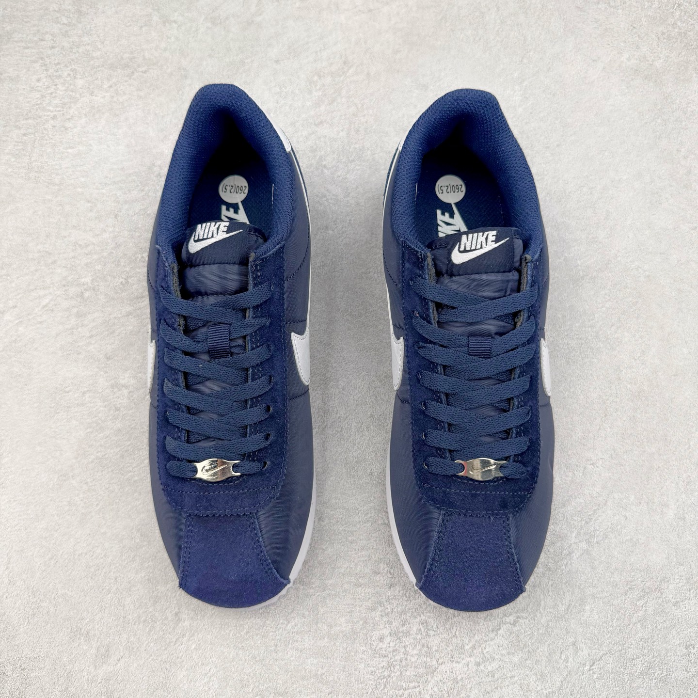 图片[2]-＃JC纯原 NK Classic Cortez Leather 阿甘复古初代皮革慢跑鞋 HF0263-400 实体平台指令订单 全套原纸板楦头开发 原厂数据大底磨具 一比一鞋头弧度高度鞋身弧度 细节品控鞋型随意对比 正确烫金高频细节 公司级标准检验QC 区分市面一切版本 完美复刻阿甘复古鞋型 尺码：35.5 36 36.5 37.5 38 38.5 39 40 40.5 41 42 42.5 43 44 45-选品中心