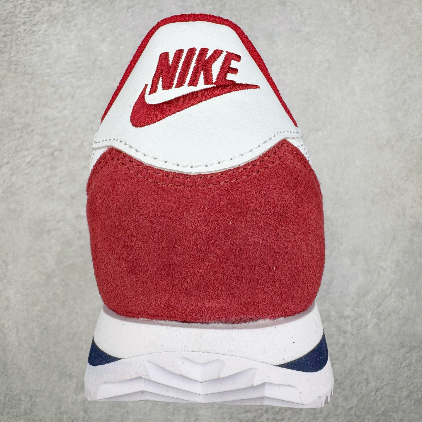 图片[8]-＃JC纯原 NK Classic Cortez Leather 阿甘复古初代皮革慢跑鞋 DZ2795-600 实体平台指令订单 全套原纸板楦头开发 原厂数据大底磨具 一比一鞋头弧度高度鞋身弧度 细节品控鞋型随意对比 正确烫金高频细节 公司级标准检验QC 区分市面一切版本 完美复刻阿甘复古鞋型 尺码：35.5 36 36.5 37.5 38 38.5 39 40 40.5 41 42 42.5 43 44 45-选品中心