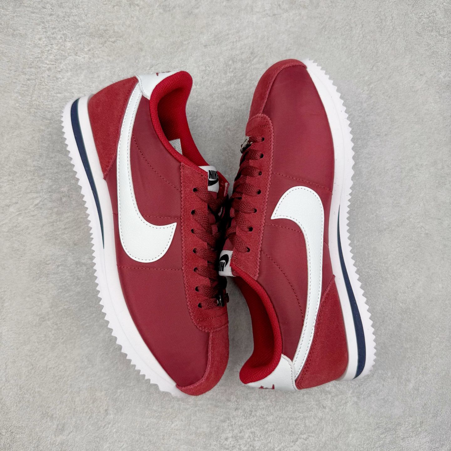 图片[3]-＃JC纯原 NK Classic Cortez Leather 阿甘复古初代皮革慢跑鞋 DZ2795-600 实体平台指令订单 全套原纸板楦头开发 原厂数据大底磨具 一比一鞋头弧度高度鞋身弧度 细节品控鞋型随意对比 正确烫金高频细节 公司级标准检验QC 区分市面一切版本 完美复刻阿甘复古鞋型 尺码：35.5 36 36.5 37.5 38 38.5 39 40 40.5 41 42 42.5 43 44 45-选品中心