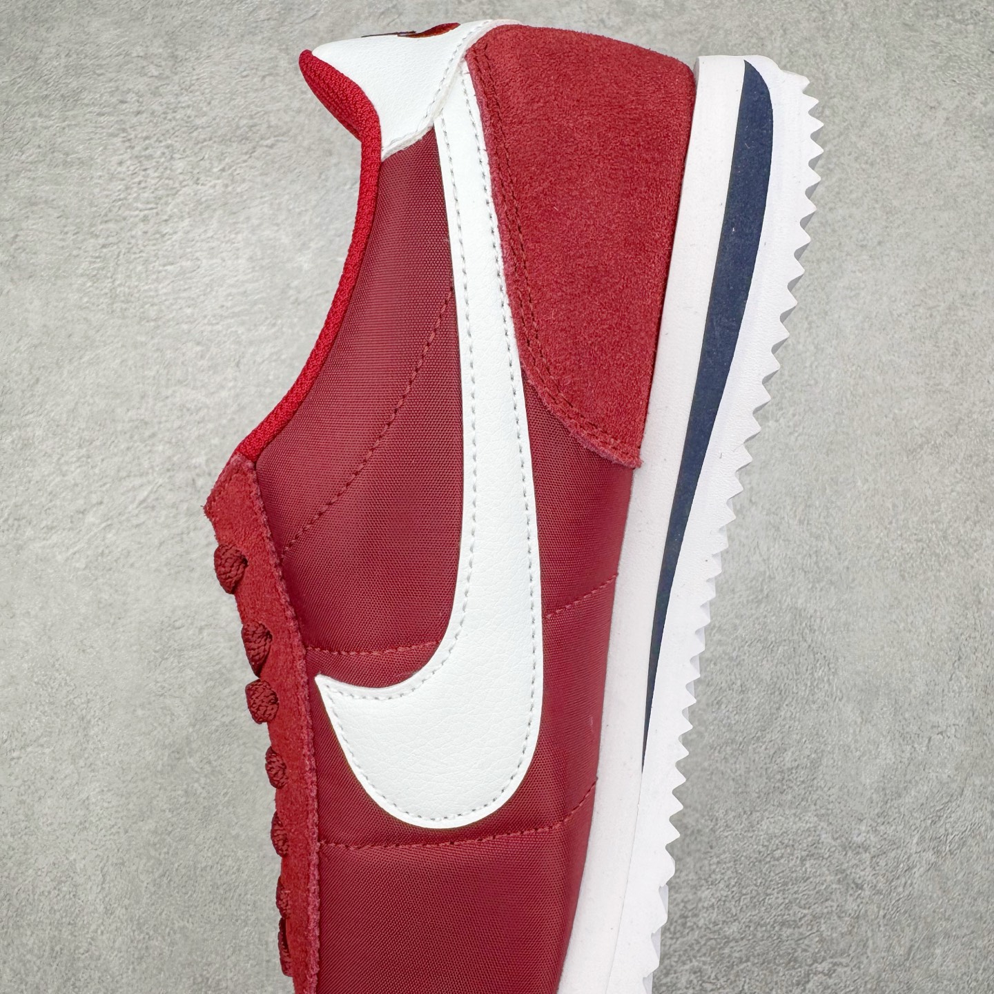 图片[7]-＃JC纯原 NK Classic Cortez Leather 阿甘复古初代皮革慢跑鞋 DZ2795-600 实体平台指令订单 全套原纸板楦头开发 原厂数据大底磨具 一比一鞋头弧度高度鞋身弧度 细节品控鞋型随意对比 正确烫金高频细节 公司级标准检验QC 区分市面一切版本 完美复刻阿甘复古鞋型 尺码：35.5 36 36.5 37.5 38 38.5 39 40 40.5 41 42 42.5 43 44 45-选品中心