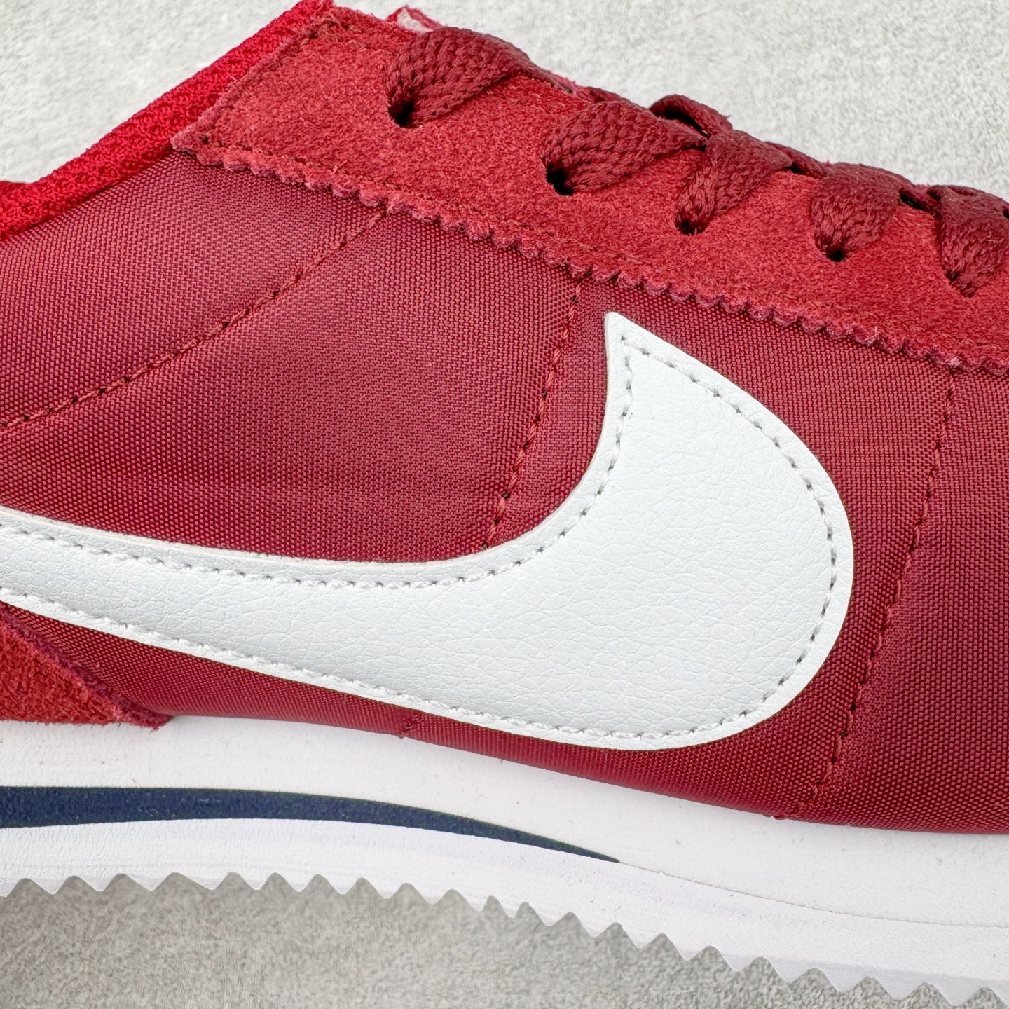 图片[12]-＃JC纯原 NK Classic Cortez Leather 阿甘复古初代皮革慢跑鞋 DZ2795-600 实体平台指令订单 全套原纸板楦头开发 原厂数据大底磨具 一比一鞋头弧度高度鞋身弧度 细节品控鞋型随意对比 正确烫金高频细节 公司级标准检验QC 区分市面一切版本 完美复刻阿甘复古鞋型 尺码：35.5 36 36.5 37.5 38 38.5 39 40 40.5 41 42 42.5 43 44 45-选品中心