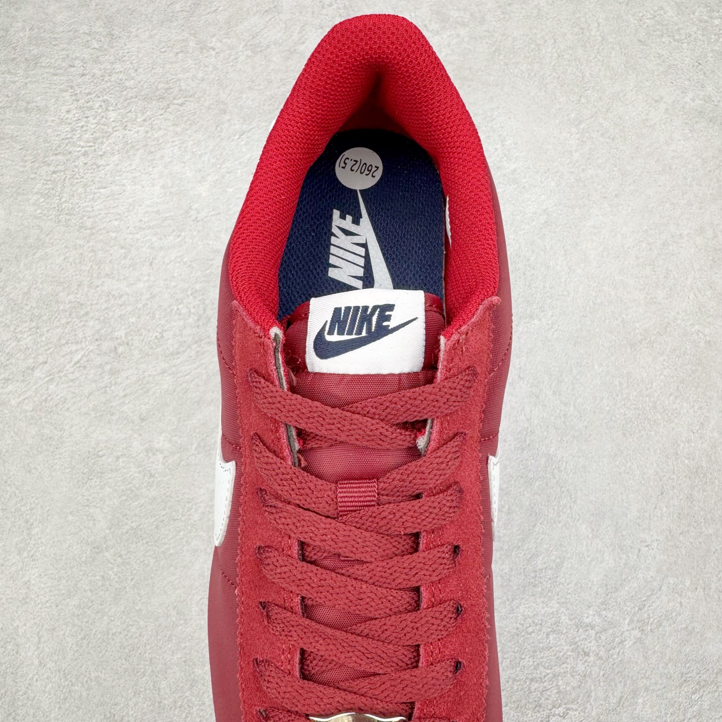 图片[5]-＃JC纯原 NK Classic Cortez Leather 阿甘复古初代皮革慢跑鞋 DZ2795-600 实体平台指令订单 全套原纸板楦头开发 原厂数据大底磨具 一比一鞋头弧度高度鞋身弧度 细节品控鞋型随意对比 正确烫金高频细节 公司级标准检验QC 区分市面一切版本 完美复刻阿甘复古鞋型 尺码：35.5 36 36.5 37.5 38 38.5 39 40 40.5 41 42 42.5 43 44 45-选品中心