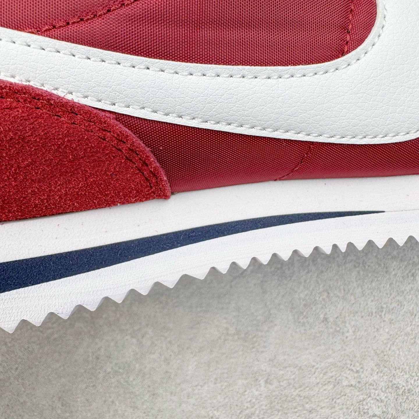 图片[11]-＃JC纯原 NK Classic Cortez Leather 阿甘复古初代皮革慢跑鞋 DZ2795-600 实体平台指令订单 全套原纸板楦头开发 原厂数据大底磨具 一比一鞋头弧度高度鞋身弧度 细节品控鞋型随意对比 正确烫金高频细节 公司级标准检验QC 区分市面一切版本 完美复刻阿甘复古鞋型 尺码：35.5 36 36.5 37.5 38 38.5 39 40 40.5 41 42 42.5 43 44 45-选品中心