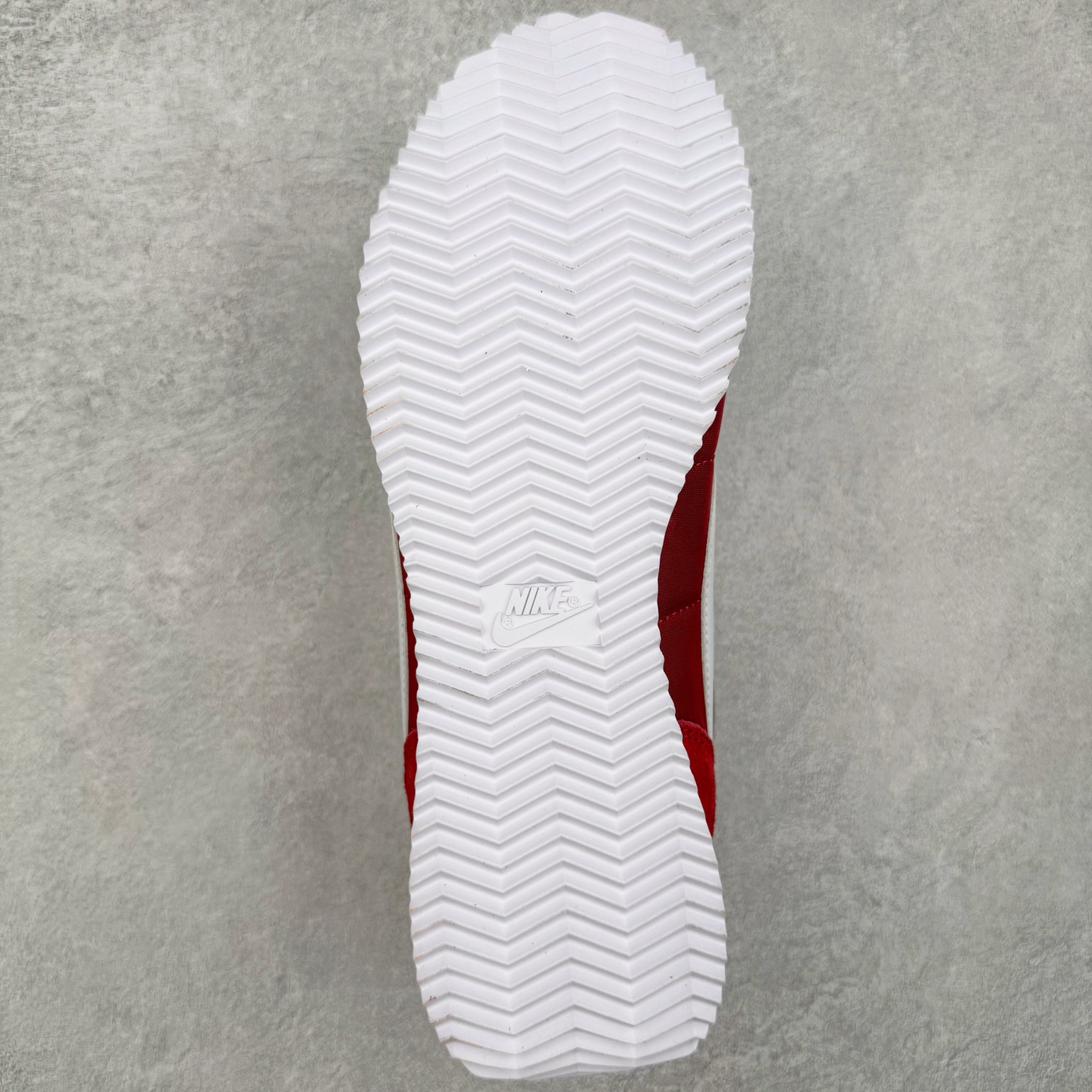 图片[9]-＃JC纯原 NK Classic Cortez Leather 阿甘复古初代皮革慢跑鞋 DZ2795-600 实体平台指令订单 全套原纸板楦头开发 原厂数据大底磨具 一比一鞋头弧度高度鞋身弧度 细节品控鞋型随意对比 正确烫金高频细节 公司级标准检验QC 区分市面一切版本 完美复刻阿甘复古鞋型 尺码：35.5 36 36.5 37.5 38 38.5 39 40 40.5 41 42 42.5 43 44 45-选品中心