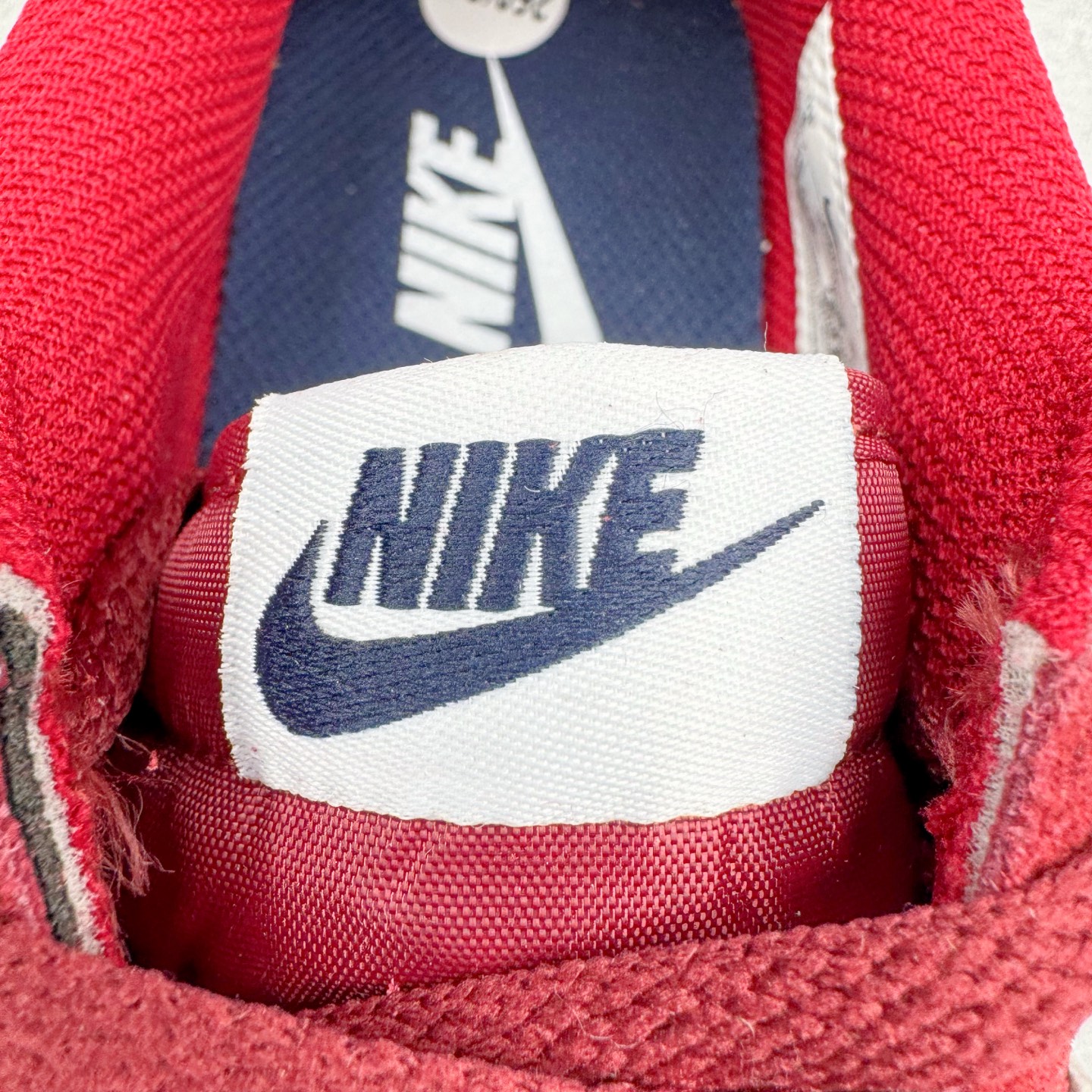 图片[14]-＃JC纯原 NK Classic Cortez Leather 阿甘复古初代皮革慢跑鞋 DZ2795-600 实体平台指令订单 全套原纸板楦头开发 原厂数据大底磨具 一比一鞋头弧度高度鞋身弧度 细节品控鞋型随意对比 正确烫金高频细节 公司级标准检验QC 区分市面一切版本 完美复刻阿甘复古鞋型 尺码：35.5 36 36.5 37.5 38 38.5 39 40 40.5 41 42 42.5 43 44 45-选品中心