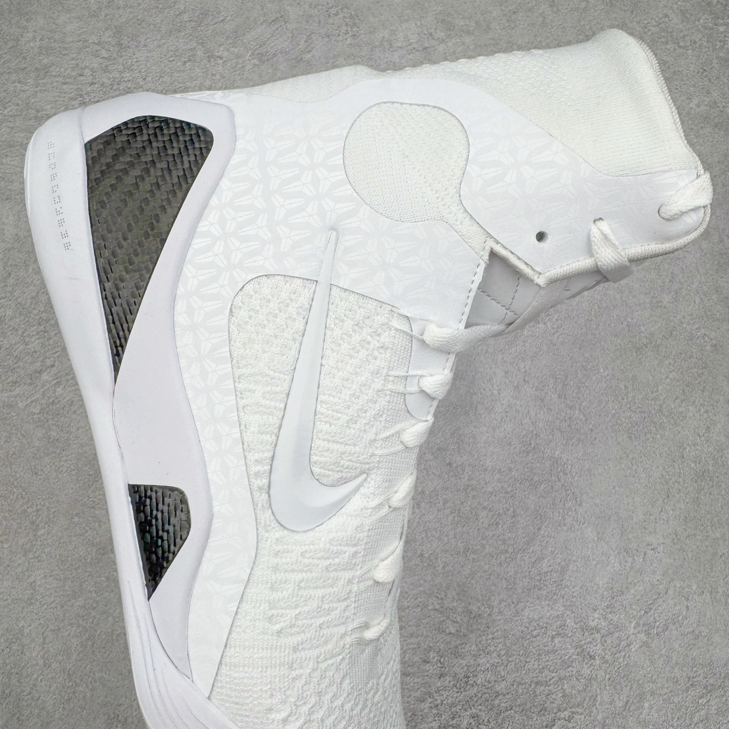 图片[6]-＃灭世纯原 NK KOBE 9 ELITE PROTRO \\\”HALO\\\” 科比9代精英高帮 纯白 FZ7335-100 2025曼巴年🐍重磅新品 市场最强科比9代精英版 独家出货 ✅原楦打造灵动版型 鞋头➕腰身➕后跟 360°无死角 ✅原厂工艺3层立体编织flyknit鞋面 厚度同步ZP吊打市场“纯原” ✅原厂碳板加持 立体感区分市场货品 ✅区分市场货品🌪过验级拉帮细节 ✅内置全新复刻版中底鞋垫 REACT缓震 密度增加抗衰减 ✅针对海外市场增加 47.5 满足精英选手实战需求 最强科9 灭世制造 用实力让情怀落地 👊🏻 实拍调校N版已经零色差零失真 百分百还原实物色彩所见即所得 不存在货不对板色差等低级问题 选购参考实物拍摄 不混卖不参货 只用心做好货严格选品 承诺混一赔十 尺码：39 40 40.5 41 42 42.5 43 44 44.5 45 46 47.5-选品中心