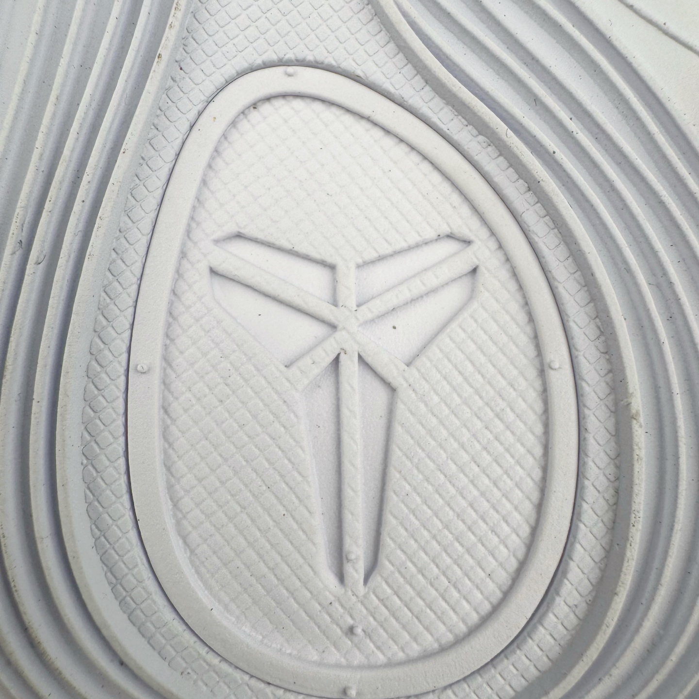 图片[10]-＃灭世纯原 NK KOBE 9 ELITE PROTRO \\\”HALO\\\” 科比9代精英高帮 纯白 FZ7335-100 2025曼巴年🐍重磅新品 市场最强科比9代精英版 独家出货 ✅原楦打造灵动版型 鞋头➕腰身➕后跟 360°无死角 ✅原厂工艺3层立体编织flyknit鞋面 厚度同步ZP吊打市场“纯原” ✅原厂碳板加持 立体感区分市场货品 ✅区分市场货品🌪过验级拉帮细节 ✅内置全新复刻版中底鞋垫 REACT缓震 密度增加抗衰减 ✅针对海外市场增加 47.5 满足精英选手实战需求 最强科9 灭世制造 用实力让情怀落地 👊🏻 实拍调校N版已经零色差零失真 百分百还原实物色彩所见即所得 不存在货不对板色差等低级问题 选购参考实物拍摄 不混卖不参货 只用心做好货严格选品 承诺混一赔十 尺码：39 40 40.5 41 42 42.5 43 44 44.5 45 46 47.5-选品中心