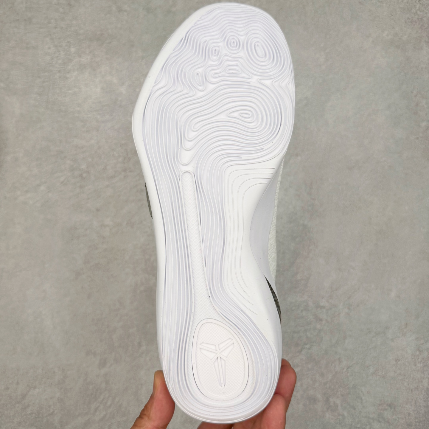 图片[9]-＃灭世纯原 NK KOBE 9 ELITE PROTRO \\\”HALO\\\” 科比9代精英高帮 纯白 FZ7335-100 2025曼巴年🐍重磅新品 市场最强科比9代精英版 独家出货 ✅原楦打造灵动版型 鞋头➕腰身➕后跟 360°无死角 ✅原厂工艺3层立体编织flyknit鞋面 厚度同步ZP吊打市场“纯原” ✅原厂碳板加持 立体感区分市场货品 ✅区分市场货品🌪过验级拉帮细节 ✅内置全新复刻版中底鞋垫 REACT缓震 密度增加抗衰减 ✅针对海外市场增加 47.5 满足精英选手实战需求 最强科9 灭世制造 用实力让情怀落地 👊🏻 实拍调校N版已经零色差零失真 百分百还原实物色彩所见即所得 不存在货不对板色差等低级问题 选购参考实物拍摄 不混卖不参货 只用心做好货严格选品 承诺混一赔十 尺码：39 40 40.5 41 42 42.5 43 44 44.5 45 46 47.5-选品中心