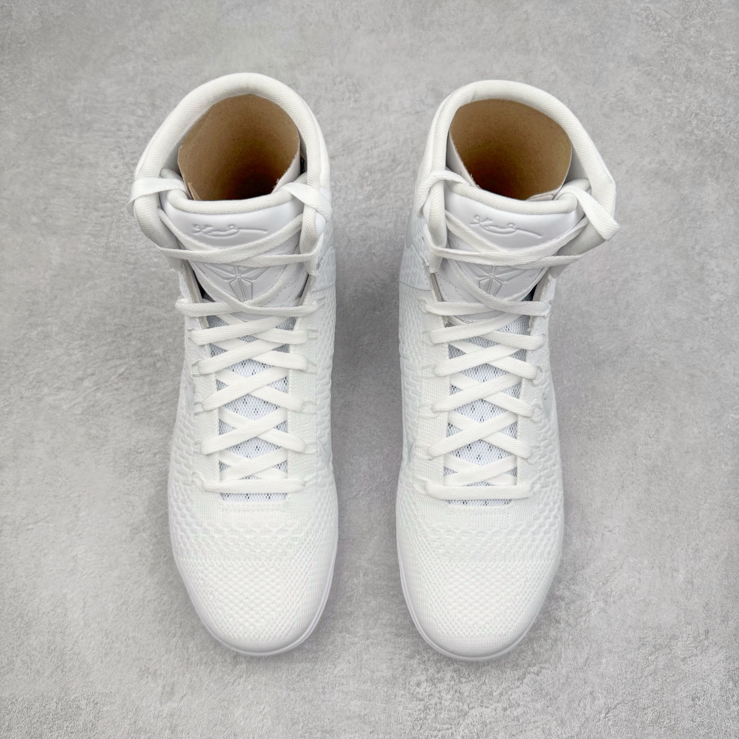 图片[2]-＃灭世纯原 NK KOBE 9 ELITE PROTRO \\\”HALO\\\” 科比9代精英高帮 纯白 FZ7335-100 2025曼巴年🐍重磅新品 市场最强科比9代精英版 独家出货 ✅原楦打造灵动版型 鞋头➕腰身➕后跟 360°无死角 ✅原厂工艺3层立体编织flyknit鞋面 厚度同步ZP吊打市场“纯原” ✅原厂碳板加持 立体感区分市场货品 ✅区分市场货品🌪过验级拉帮细节 ✅内置全新复刻版中底鞋垫 REACT缓震 密度增加抗衰减 ✅针对海外市场增加 47.5 满足精英选手实战需求 最强科9 灭世制造 用实力让情怀落地 👊🏻 实拍调校N版已经零色差零失真 百分百还原实物色彩所见即所得 不存在货不对板色差等低级问题 选购参考实物拍摄 不混卖不参货 只用心做好货严格选品 承诺混一赔十 尺码：39 40 40.5 41 42 42.5 43 44 44.5 45 46 47.5-选品中心