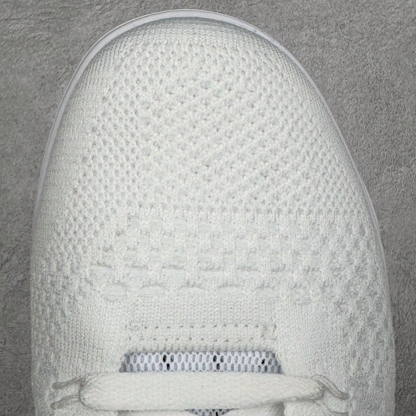 图片[13]-＃灭世纯原 NK KOBE 9 ELITE PROTRO \\\”HALO\\\” 科比9代精英高帮 纯白 FZ7335-100 2025曼巴年🐍重磅新品 市场最强科比9代精英版 独家出货 ✅原楦打造灵动版型 鞋头➕腰身➕后跟 360°无死角 ✅原厂工艺3层立体编织flyknit鞋面 厚度同步ZP吊打市场“纯原” ✅原厂碳板加持 立体感区分市场货品 ✅区分市场货品🌪过验级拉帮细节 ✅内置全新复刻版中底鞋垫 REACT缓震 密度增加抗衰减 ✅针对海外市场增加 47.5 满足精英选手实战需求 最强科9 灭世制造 用实力让情怀落地 👊🏻 实拍调校N版已经零色差零失真 百分百还原实物色彩所见即所得 不存在货不对板色差等低级问题 选购参考实物拍摄 不混卖不参货 只用心做好货严格选品 承诺混一赔十 尺码：39 40 40.5 41 42 42.5 43 44 44.5 45 46 47.5-选品中心