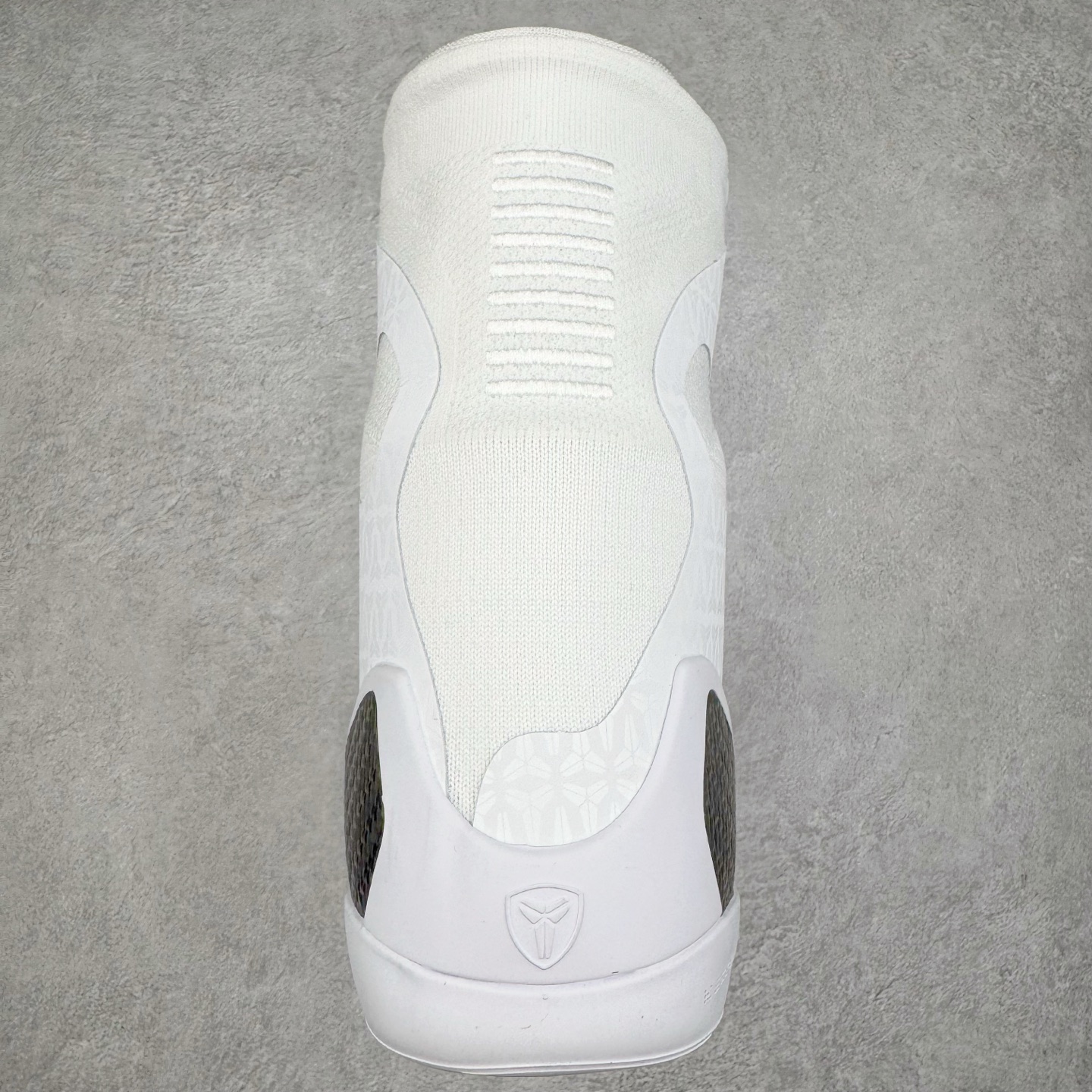 图片[8]-＃灭世纯原 NK KOBE 9 ELITE PROTRO \\\”HALO\\\” 科比9代精英高帮 纯白 FZ7335-100 2025曼巴年🐍重磅新品 市场最强科比9代精英版 独家出货 ✅原楦打造灵动版型 鞋头➕腰身➕后跟 360°无死角 ✅原厂工艺3层立体编织flyknit鞋面 厚度同步ZP吊打市场“纯原” ✅原厂碳板加持 立体感区分市场货品 ✅区分市场货品🌪过验级拉帮细节 ✅内置全新复刻版中底鞋垫 REACT缓震 密度增加抗衰减 ✅针对海外市场增加 47.5 满足精英选手实战需求 最强科9 灭世制造 用实力让情怀落地 👊🏻 实拍调校N版已经零色差零失真 百分百还原实物色彩所见即所得 不存在货不对板色差等低级问题 选购参考实物拍摄 不混卖不参货 只用心做好货严格选品 承诺混一赔十 尺码：39 40 40.5 41 42 42.5 43 44 44.5 45 46 47.5-选品中心