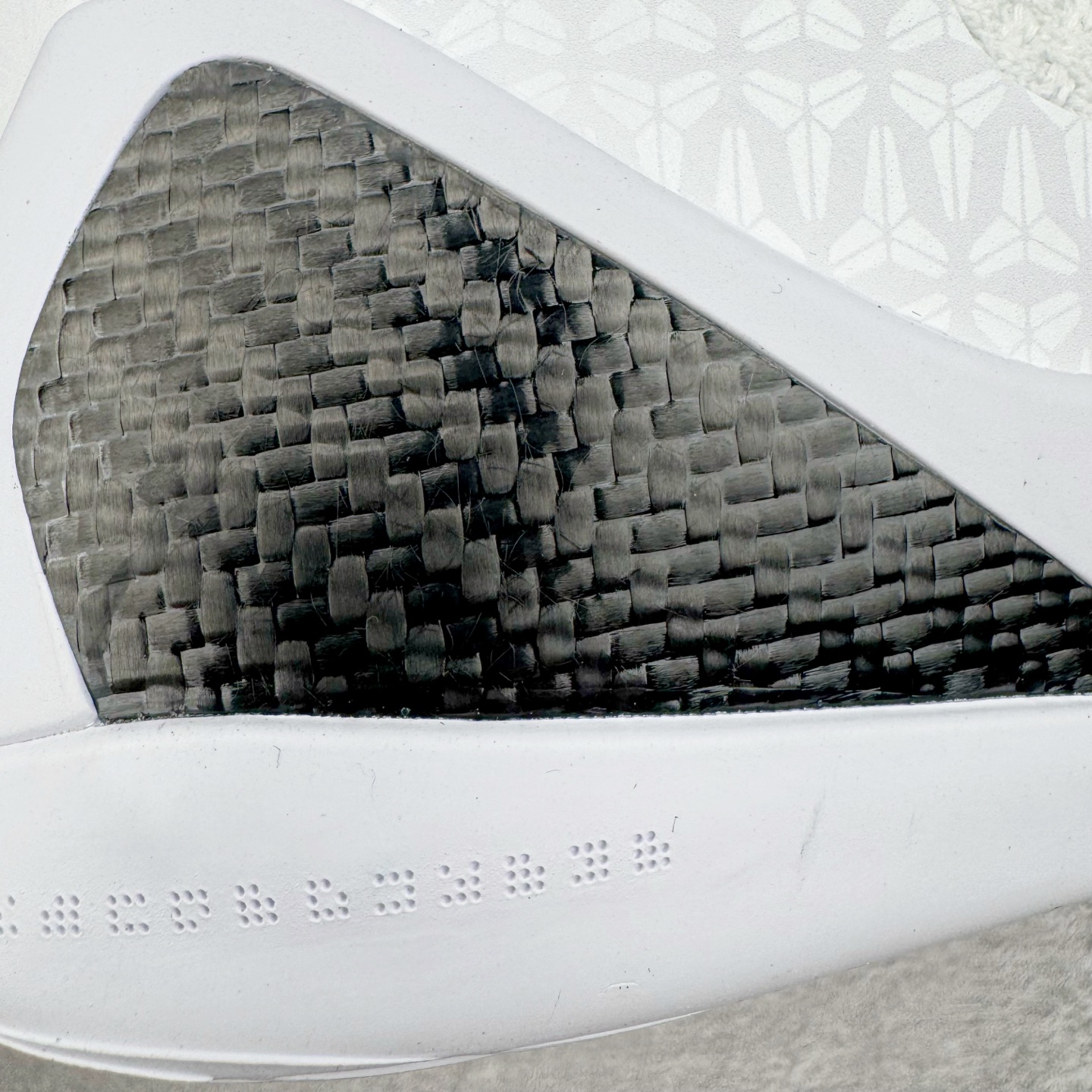 图片[15]-＃灭世纯原 NK KOBE 9 ELITE PROTRO \\\”HALO\\\” 科比9代精英高帮 纯白 FZ7335-100 2025曼巴年🐍重磅新品 市场最强科比9代精英版 独家出货 ✅原楦打造灵动版型 鞋头➕腰身➕后跟 360°无死角 ✅原厂工艺3层立体编织flyknit鞋面 厚度同步ZP吊打市场“纯原” ✅原厂碳板加持 立体感区分市场货品 ✅区分市场货品🌪过验级拉帮细节 ✅内置全新复刻版中底鞋垫 REACT缓震 密度增加抗衰减 ✅针对海外市场增加 47.5 满足精英选手实战需求 最强科9 灭世制造 用实力让情怀落地 👊🏻 实拍调校N版已经零色差零失真 百分百还原实物色彩所见即所得 不存在货不对板色差等低级问题 选购参考实物拍摄 不混卖不参货 只用心做好货严格选品 承诺混一赔十 尺码：39 40 40.5 41 42 42.5 43 44 44.5 45 46 47.5-选品中心