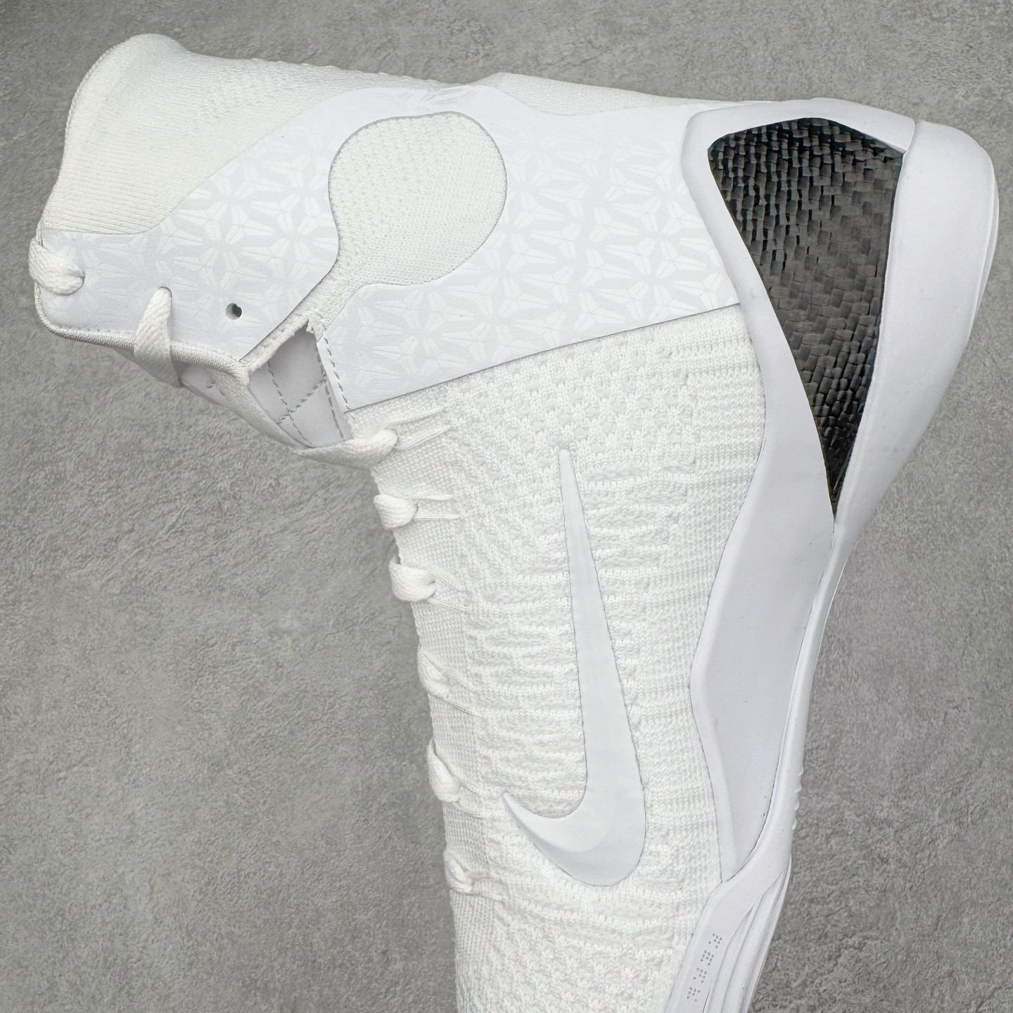 图片[7]-＃灭世纯原 NK KOBE 9 ELITE PROTRO \\\”HALO\\\” 科比9代精英高帮 纯白 FZ7335-100 2025曼巴年🐍重磅新品 市场最强科比9代精英版 独家出货 ✅原楦打造灵动版型 鞋头➕腰身➕后跟 360°无死角 ✅原厂工艺3层立体编织flyknit鞋面 厚度同步ZP吊打市场“纯原” ✅原厂碳板加持 立体感区分市场货品 ✅区分市场货品🌪过验级拉帮细节 ✅内置全新复刻版中底鞋垫 REACT缓震 密度增加抗衰减 ✅针对海外市场增加 47.5 满足精英选手实战需求 最强科9 灭世制造 用实力让情怀落地 👊🏻 实拍调校N版已经零色差零失真 百分百还原实物色彩所见即所得 不存在货不对板色差等低级问题 选购参考实物拍摄 不混卖不参货 只用心做好货严格选品 承诺混一赔十 尺码：39 40 40.5 41 42 42.5 43 44 44.5 45 46 47.5-选品中心