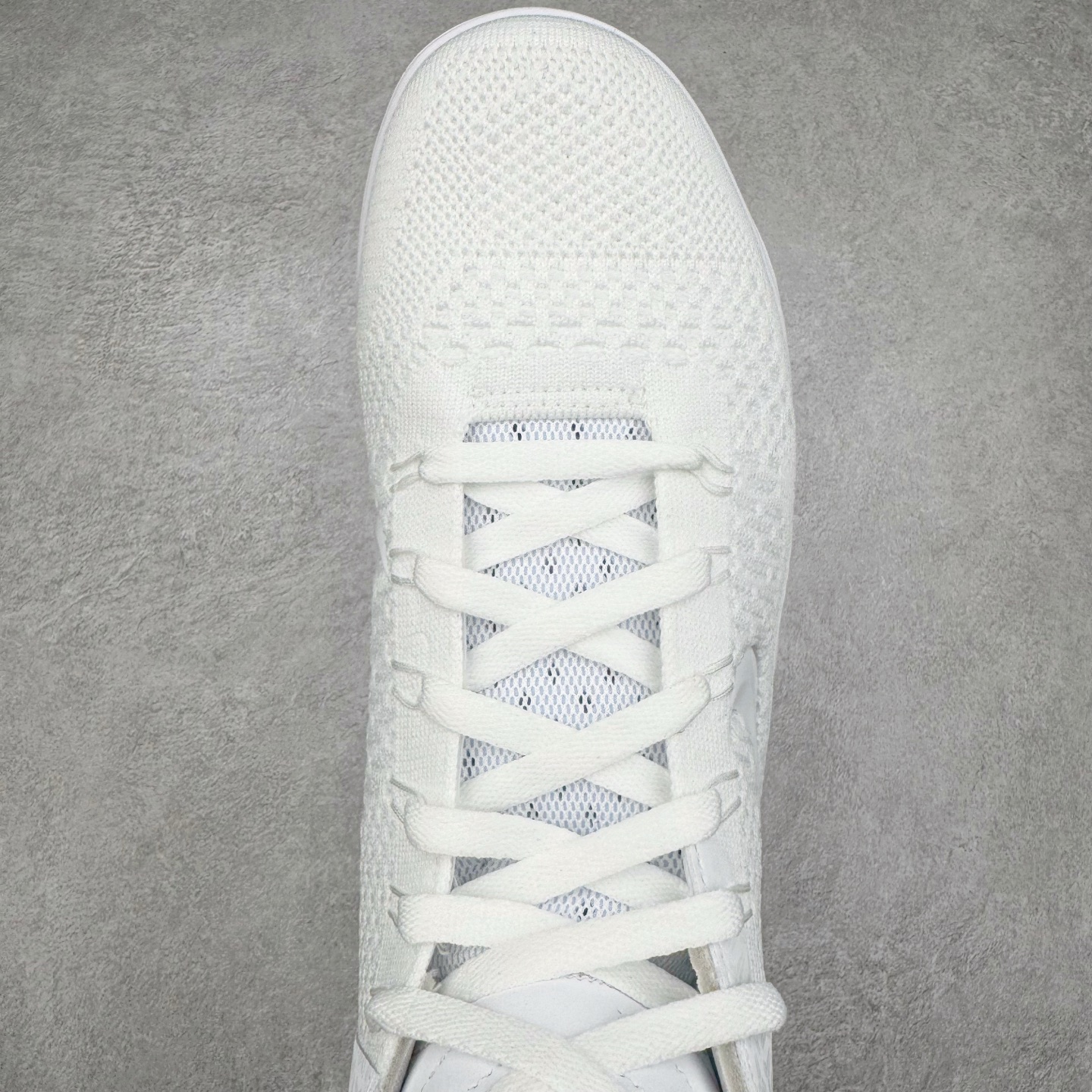 图片[4]-＃灭世纯原 NK KOBE 9 ELITE PROTRO \\\”HALO\\\” 科比9代精英高帮 纯白 FZ7335-100 2025曼巴年🐍重磅新品 市场最强科比9代精英版 独家出货 ✅原楦打造灵动版型 鞋头➕腰身➕后跟 360°无死角 ✅原厂工艺3层立体编织flyknit鞋面 厚度同步ZP吊打市场“纯原” ✅原厂碳板加持 立体感区分市场货品 ✅区分市场货品🌪过验级拉帮细节 ✅内置全新复刻版中底鞋垫 REACT缓震 密度增加抗衰减 ✅针对海外市场增加 47.5 满足精英选手实战需求 最强科9 灭世制造 用实力让情怀落地 👊🏻 实拍调校N版已经零色差零失真 百分百还原实物色彩所见即所得 不存在货不对板色差等低级问题 选购参考实物拍摄 不混卖不参货 只用心做好货严格选品 承诺混一赔十 尺码：39 40 40.5 41 42 42.5 43 44 44.5 45 46 47.5-选品中心