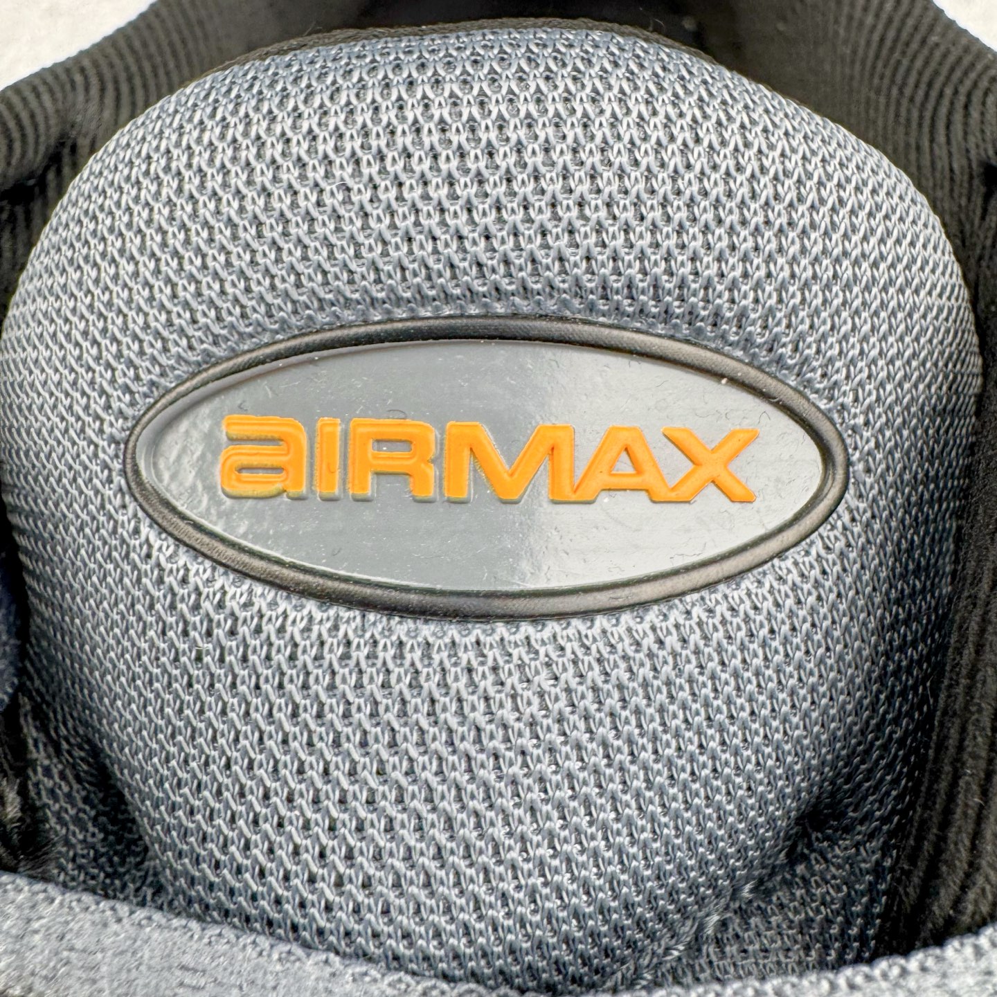 图片[11]-NK Air Max DN8 全掌科技气垫缓震运动跑鞋 FQ7860-011 DN8的核心亮点在于其八腔气垫结构 根据不同部位设定的气压值专为行走设计 提供卓越的舒适感 鞋面的设计让人联想到上世纪90年代末至2000年代初的多款Air Max 中底上系列圆形孔洞引发了热议 不少人将其与竞争品牌的缓震技术进行比较 例如K-SWISS 2010年代初推出的Tubes技 及以多孔鞋底闻名的品牌 尺码：36 36.5 37.5 38 38.5 39 40 40.5 41 42 42.5 43 44 44.5 45-选品中心