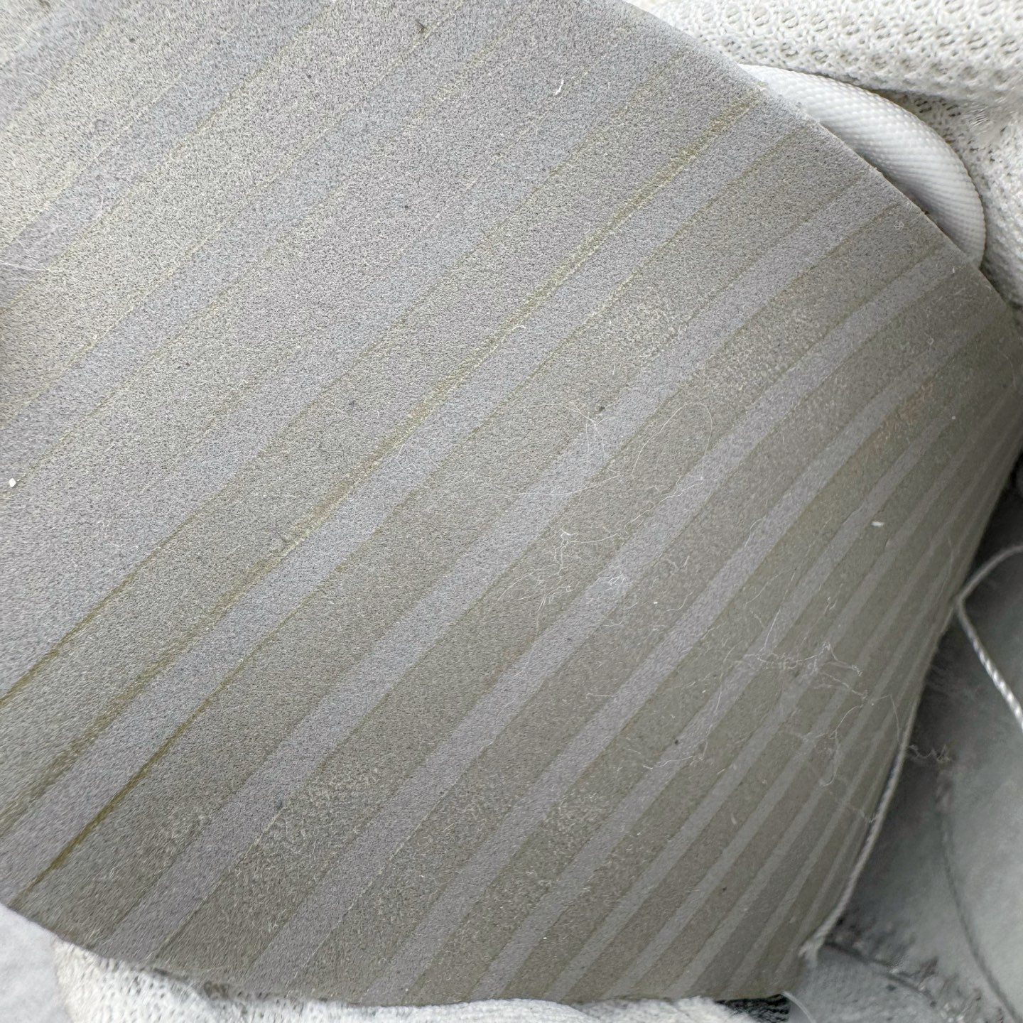 图片[11]-＃YC纯原 NK Dunk Low 复古星潮 HF4292-100 当复古纹理碰撞星空元素，当牛仔星芒点亮荔枝纹星河，叙下足尖漫游时空的星辰诗篇。鞋身采用月岩般温润的米白基底，承载着浅棕渐变泼墨的宇宙轨迹，蓝染牛仔布Swoosh以不规则剪裁撕破次元壁，宛如银河星云。最后用美拉德色系深棕大底完善整体设计，以低饱和美学包裹未来主义灵魂。定制系列天花板 无原鞋不开发 全系列得物原鞋一比一校对开发 配色持续更新中 终端对接 优势输出 全套原厂楦头原纸板数据档案倾力打造 原汁原味莞产 极致还原 圈内最强针车工艺 高端零售指定版 广东原厂配套原盒原标 鞋盒分三个尺码段 原厂冲刀 超高清洁度 全鞋零毛边皮料切割 采用原厂百宏鞋带以及原厂百宏织唛舌标 内标可供原厂几率过验 进口原装条纹中底布 四线拉帮白色点胶 原厂拉帮手法遵循公司 原厂电绣 极致还原 尺码：36 36.5 37.5 38 38.5 39 40 40.5 41 42 42.5 43 44 44.5 45 46-选品中心