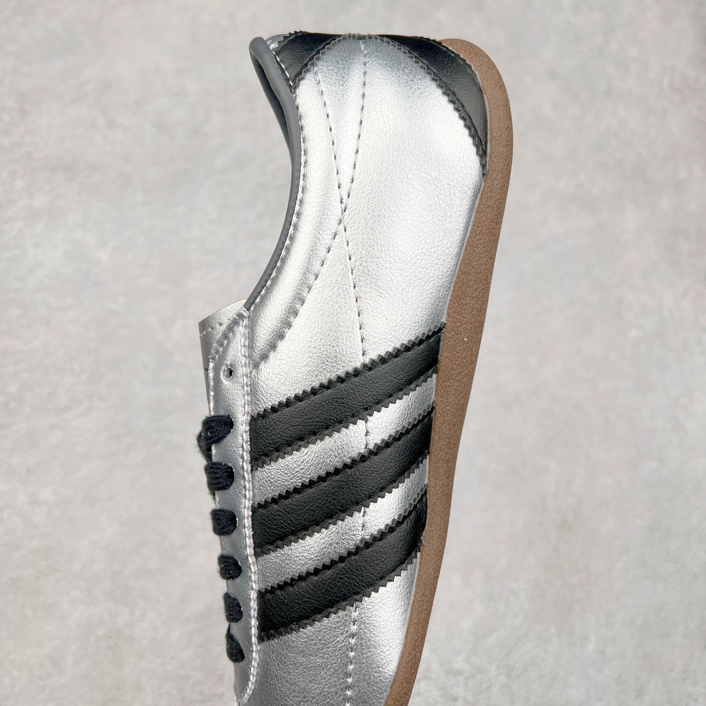 图片[7]-AD Originals Tokyo 东京限定系列复古百搭薄底德训风低帮休闲运动T头鞋 JQ3024 ORIGINALS 挖掘复古运动基因，文 将经典与现代完美融合，推出薄底鞋系列，引起潮流趋势。此次COSTS带来的是ADIDAS ORIGINALS TOKYO系列黑白两款百搭配色，鞋款鞋面舒适贴合脚面， 同时采用柔软材质，穿着轻便舒适；中底缓震性能，鞋底有一定弹性，日常穿搭舒适且防滑。尺码：35⅔ 36 36⅔ 37⅓ 38 38⅔ 39⅓ 40 40⅔ 41⅓ 42 42⅔ 43⅓ 44 45-选品中心