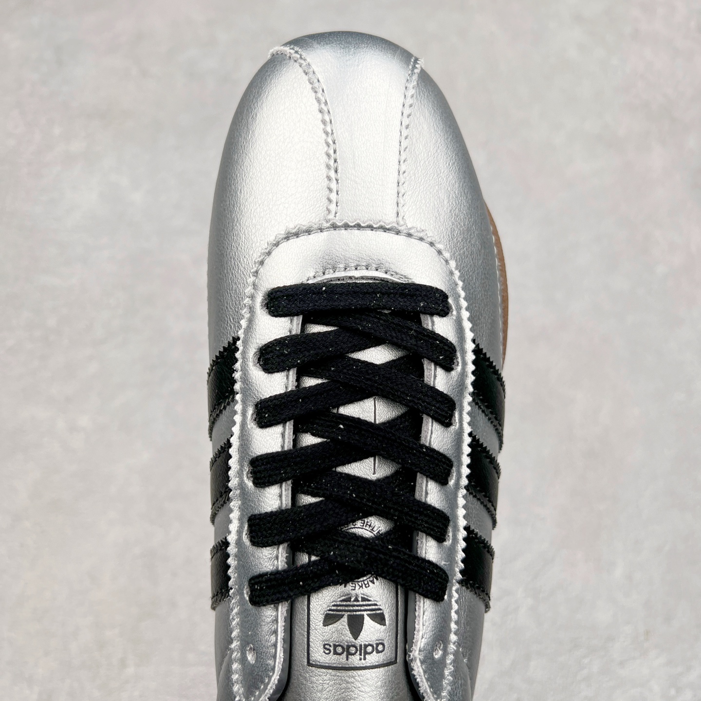 图片[4]-AD Originals Tokyo 东京限定系列复古百搭薄底德训风低帮休闲运动T头鞋 JQ3024 ORIGINALS 挖掘复古运动基因，文 将经典与现代完美融合，推出薄底鞋系列，引起潮流趋势。此次COSTS带来的是ADIDAS ORIGINALS TOKYO系列黑白两款百搭配色，鞋款鞋面舒适贴合脚面， 同时采用柔软材质，穿着轻便舒适；中底缓震性能，鞋底有一定弹性，日常穿搭舒适且防滑。尺码：35⅔ 36 36⅔ 37⅓ 38 38⅔ 39⅓ 40 40⅔ 41⅓ 42 42⅔ 43⅓ 44 45-选品中心