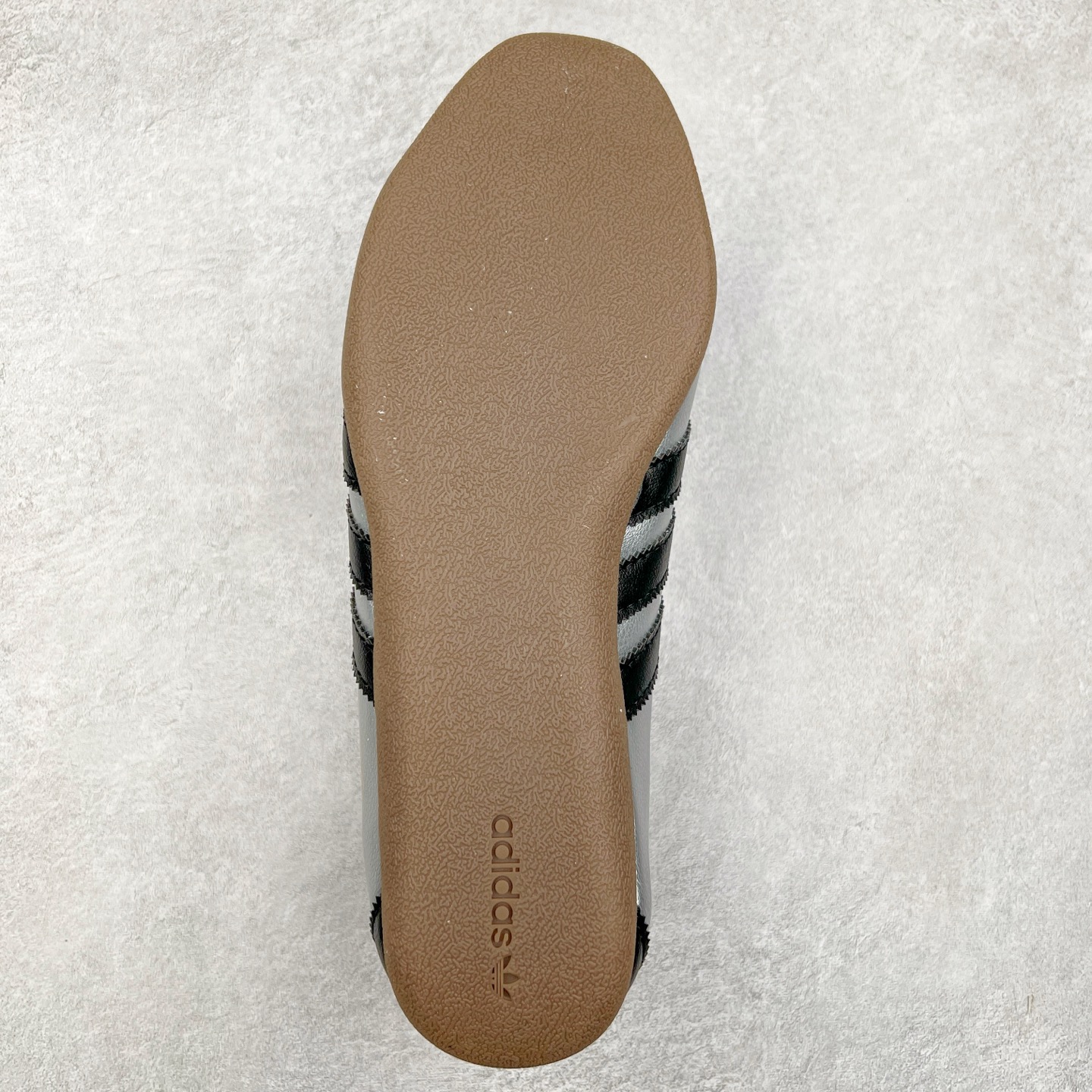 图片[9]-AD Originals Tokyo 东京限定系列复古百搭薄底德训风低帮休闲运动T头鞋 JQ3024 ORIGINALS 挖掘复古运动基因，文 将经典与现代完美融合，推出薄底鞋系列，引起潮流趋势。此次COSTS带来的是ADIDAS ORIGINALS TOKYO系列黑白两款百搭配色，鞋款鞋面舒适贴合脚面， 同时采用柔软材质，穿着轻便舒适；中底缓震性能，鞋底有一定弹性，日常穿搭舒适且防滑。尺码：35⅔ 36 36⅔ 37⅓ 38 38⅔ 39⅓ 40 40⅔ 41⅓ 42 42⅔ 43⅓ 44 45-选品中心