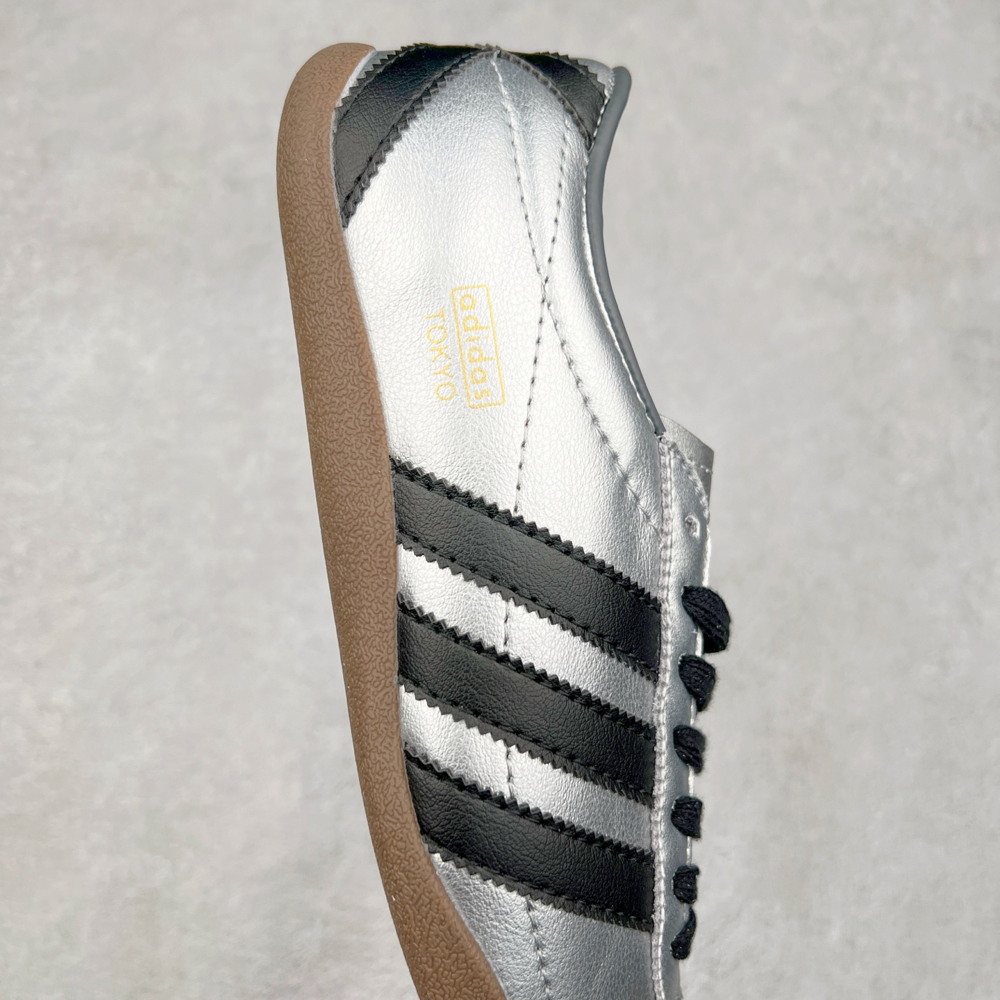 图片[6]-AD Originals Tokyo 东京限定系列复古百搭薄底德训风低帮休闲运动T头鞋 JQ3024 ORIGINALS 挖掘复古运动基因，文 将经典与现代完美融合，推出薄底鞋系列，引起潮流趋势。此次COSTS带来的是ADIDAS ORIGINALS TOKYO系列黑白两款百搭配色，鞋款鞋面舒适贴合脚面， 同时采用柔软材质，穿着轻便舒适；中底缓震性能，鞋底有一定弹性，日常穿搭舒适且防滑。尺码：35⅔ 36 36⅔ 37⅓ 38 38⅔ 39⅓ 40 40⅔ 41⅓ 42 42⅔ 43⅓ 44 45-选品中心