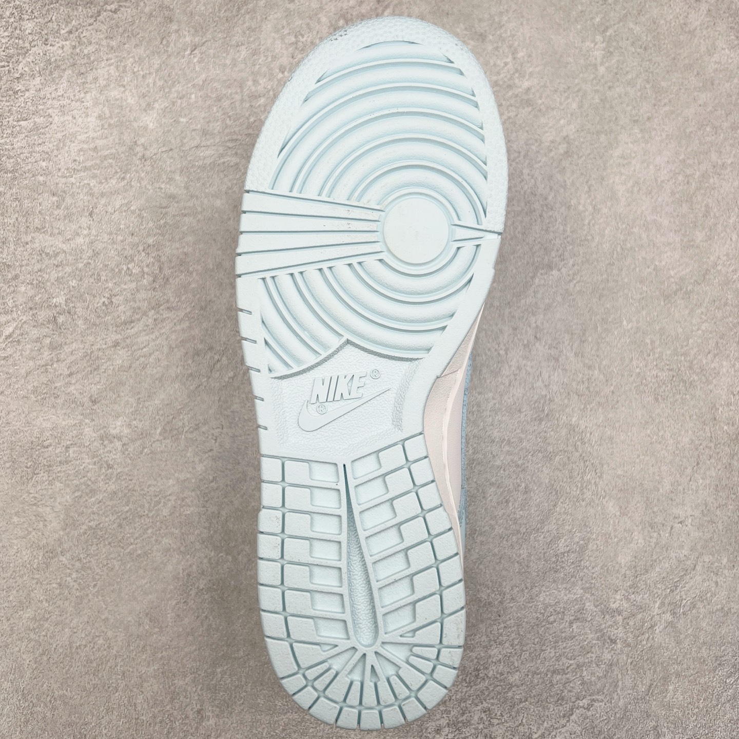 图片[9]-＃F版 NK Dunk Low 浅蓝白 DV0833-104 性价比王者 极限压缩利润空间 超乎所想的高性价比 用料绝不含糊 原盒原配 正确耐磨橡胶大底 超高清洁度 全鞋零毛边皮料切割 全套原楦原模倾力打造完美版型 尺码：36 36.5 37.5 38 38.5 39 40 40.5 41 42 42.5 43 44 44.5 45 46 47.5-选品中心