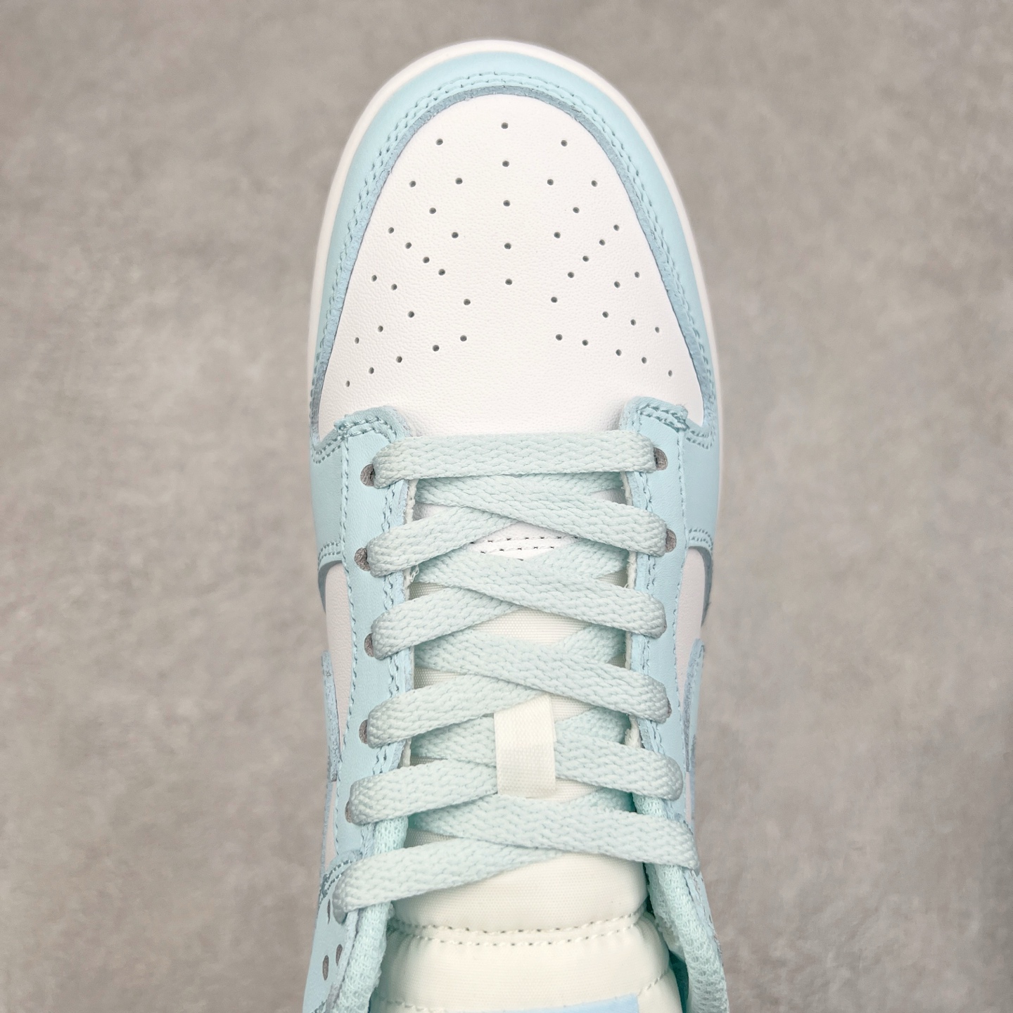 图片[4]-＃F版 NK Dunk Low 浅蓝白 DV0833-104 性价比王者 极限压缩利润空间 超乎所想的高性价比 用料绝不含糊 原盒原配 正确耐磨橡胶大底 超高清洁度 全鞋零毛边皮料切割 全套原楦原模倾力打造完美版型 尺码：36 36.5 37.5 38 38.5 39 40 40.5 41 42 42.5 43 44 44.5 45 46 47.5-选品中心