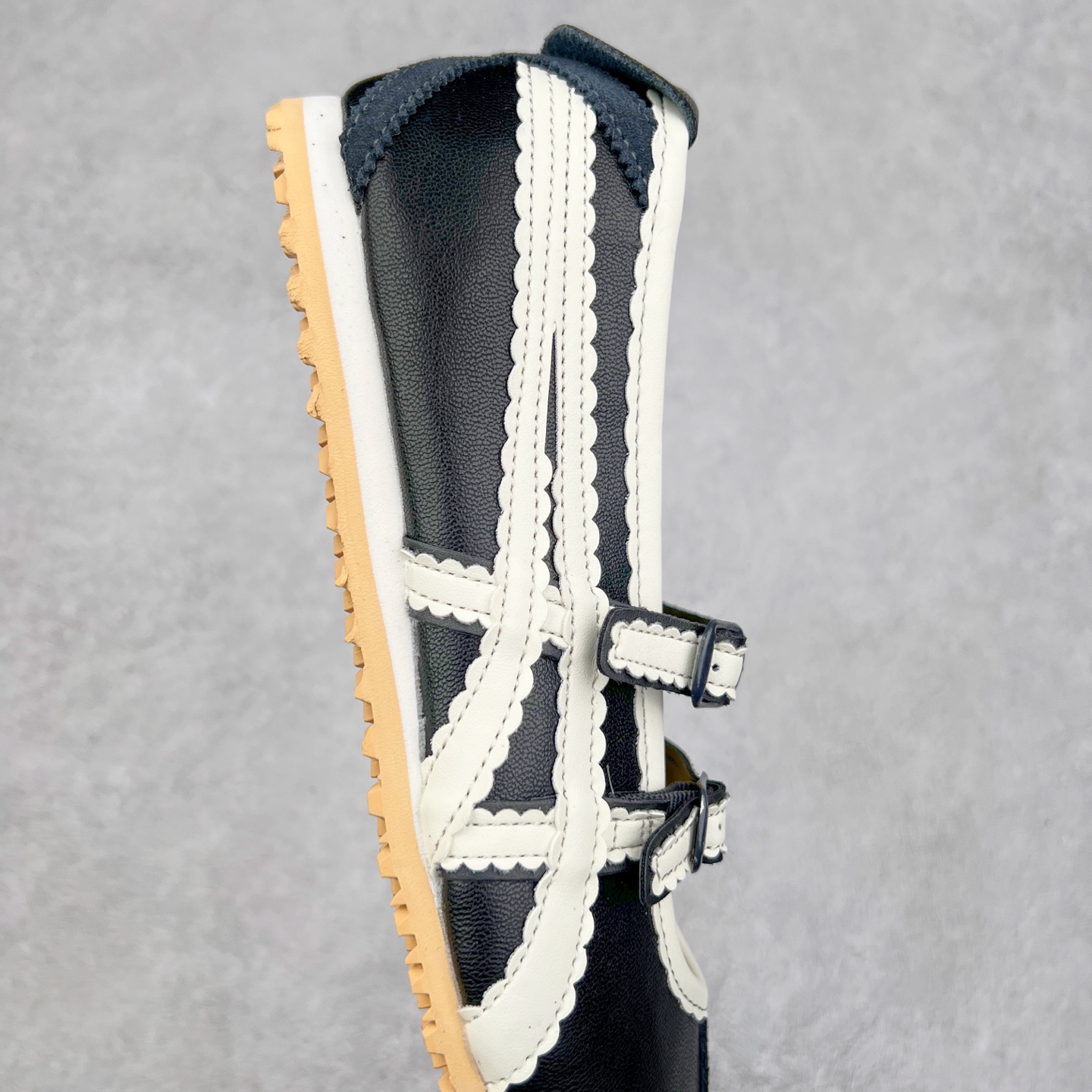 图片[6]-Patou x Onitsuka Tiger 鬼冢虎 MEXICO 66 BALLERINA WHITE/COTTON CANDY 舒适百搭 平跟 玛丽珍鞋 女款 白粉色 实拍调校N版已经零色差零失真 百分百还原实物色彩所见即所得 不存在货不对板色差等低级问题 选购参考实物拍摄 不混卖不参货 只用心做好货严格选品 承诺混一赔十 尺码：36 36.5 37.5 38 38.5 39 40 40.5 41 42 42.5 43 44 44.5 45-选品中心