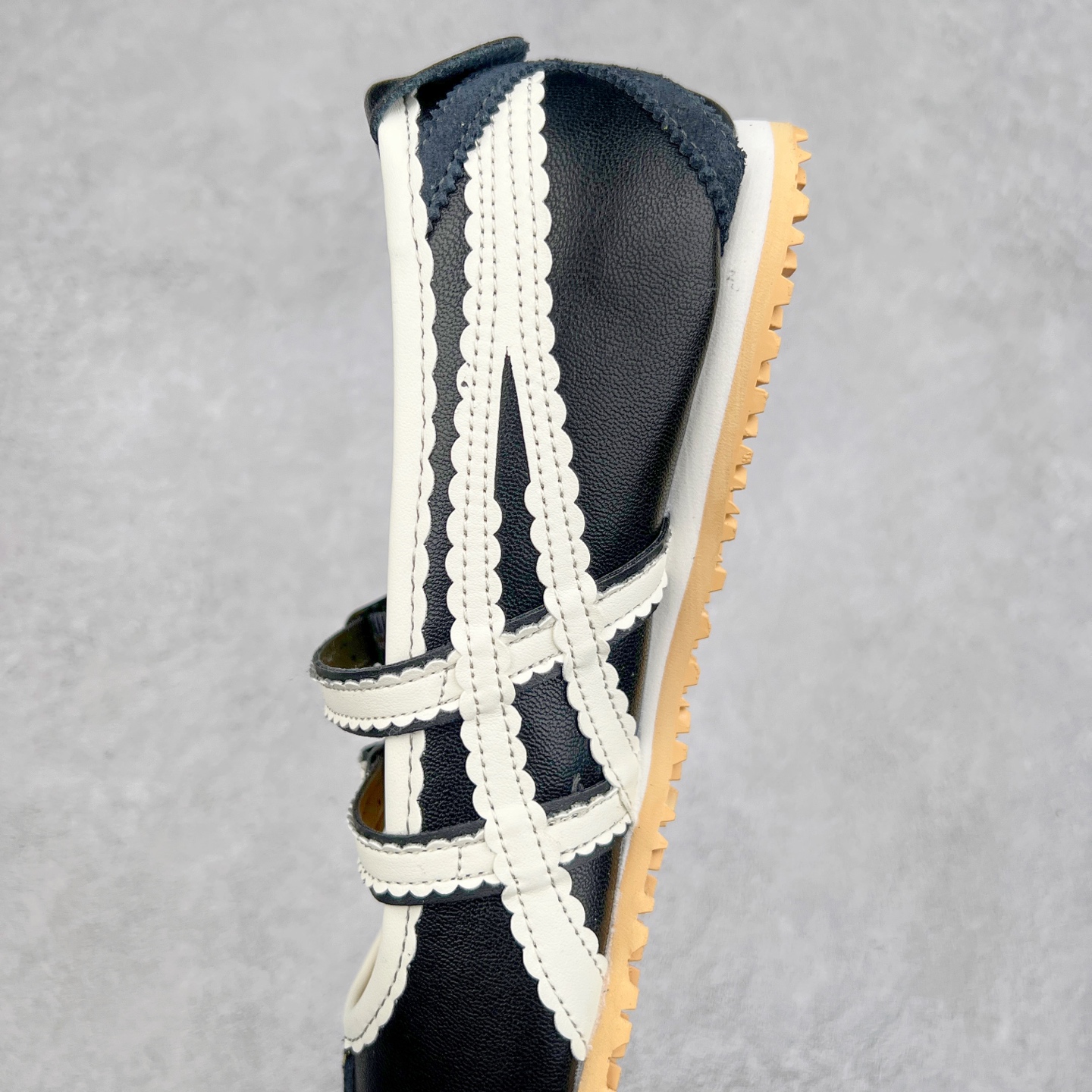 图片[7]-Patou x Onitsuka Tiger 鬼冢虎 MEXICO 66 BALLERINA WHITE/COTTON CANDY 舒适百搭 平跟 玛丽珍鞋 女款 白粉色 实拍调校N版已经零色差零失真 百分百还原实物色彩所见即所得 不存在货不对板色差等低级问题 选购参考实物拍摄 不混卖不参货 只用心做好货严格选品 承诺混一赔十 尺码：36 36.5 37.5 38 38.5 39 40 40.5 41 42 42.5 43 44 44.5 45-选品中心