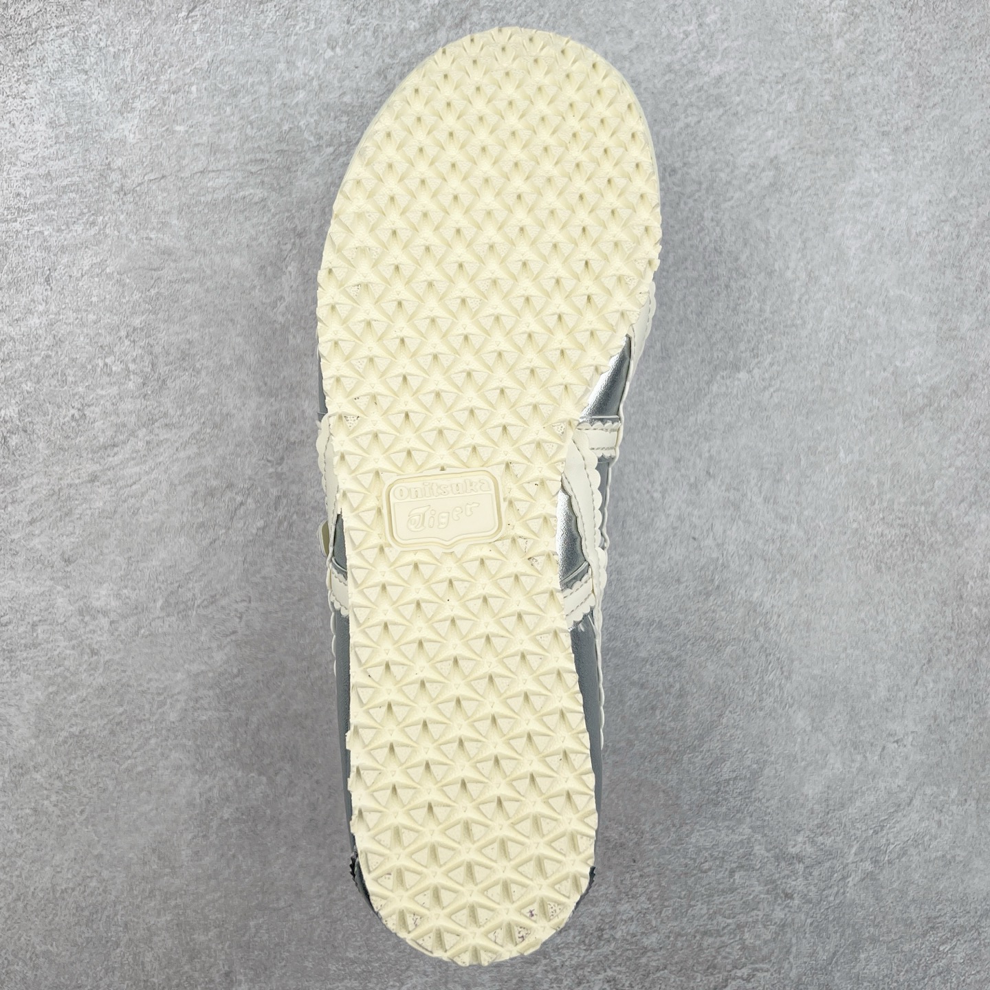 图片[9]-Patou x Onitsuka Tiger 鬼冢虎 MEXICO 66 BALLERINA WHITE/COTTON CANDY 舒适百搭 平跟 玛丽珍鞋 女款 白粉色 实拍调校N版已经零色差零失真 百分百还原实物色彩所见即所得 不存在货不对板色差等低级问题 选购参考实物拍摄 不混卖不参货 只用心做好货严格选品 承诺混一赔十 尺码：36 36.5 37.5 38 38.5 39 40 40.5 41 42 42.5 43 44 44.5 45-选品中心