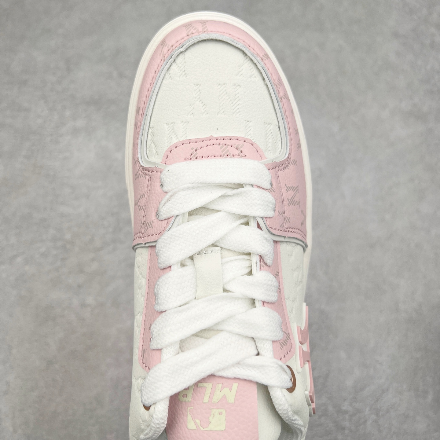 图片[4]-MLB Chunky Liner Basic 复古印花学长鞋系列低帮轻量增高厚底百搭休闲运动慢跑鞋板鞋 Korea韩国联名NY美国榄球纽约洋基队限定 韩国代购专供 全套原楦原纸板原厂数据开发 正确中底拉帮中底网布细节 平台代购专供 左脚内置芯片 韩国代购吊牌标贴 独家一比一RB+MD组合大底 高频后跟小人Logo精准对位立体饱满 正确网布加超迁鞋面 转印中底走线紧密 转印Logo工艺表层防刮不掉色 尺码：35 36 36.5 37.5 38 38.5 39 40 40.5 41 42 42.5 43 44 45-选品中心