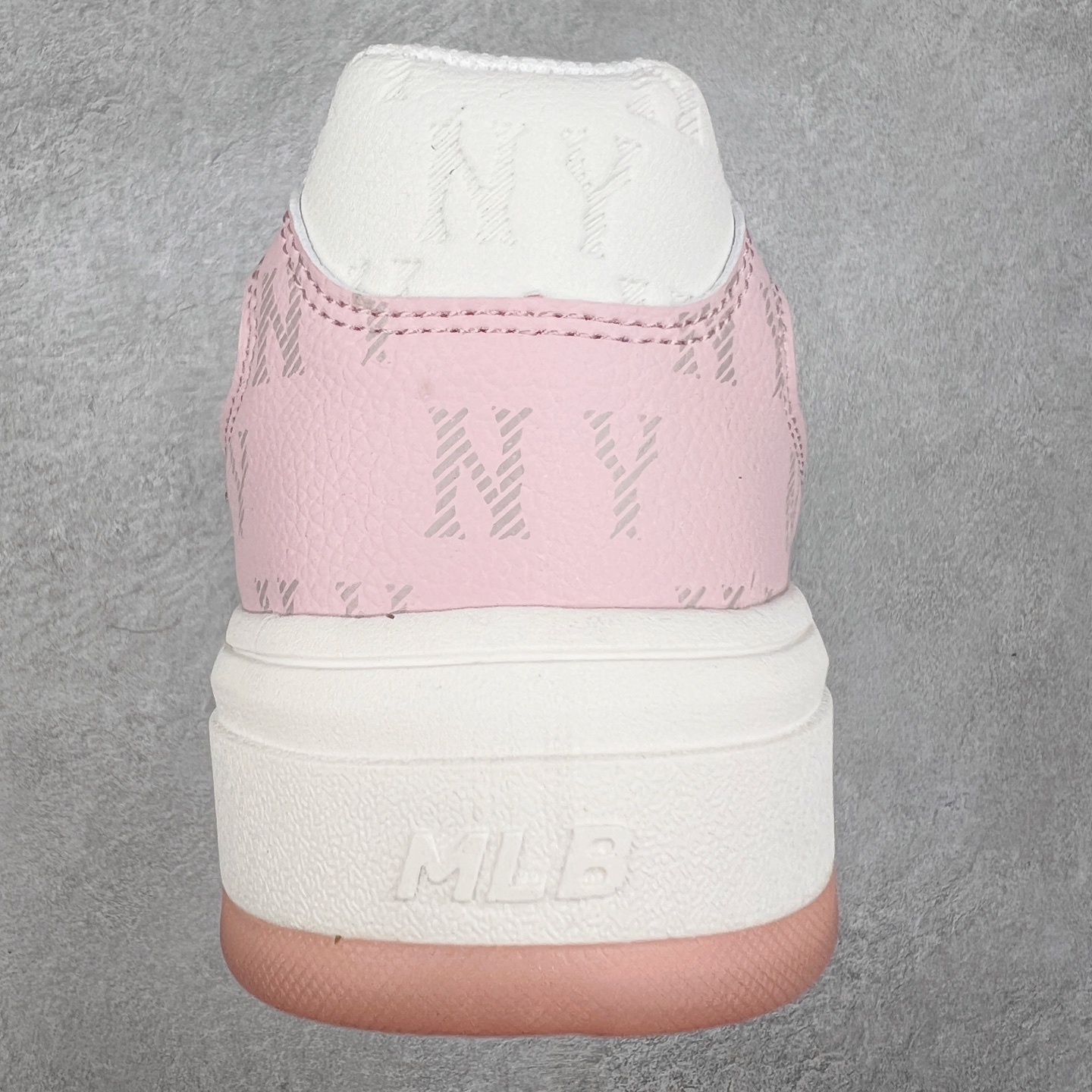 图片[8]-MLB Chunky Liner Basic 复古印花学长鞋系列低帮轻量增高厚底百搭休闲运动慢跑鞋板鞋 Korea韩国联名NY美国榄球纽约洋基队限定 韩国代购专供 全套原楦原纸板原厂数据开发 正确中底拉帮中底网布细节 平台代购专供 左脚内置芯片 韩国代购吊牌标贴 独家一比一RB+MD组合大底 高频后跟小人Logo精准对位立体饱满 正确网布加超迁鞋面 转印中底走线紧密 转印Logo工艺表层防刮不掉色 尺码：35 36 36.5 37.5 38 38.5 39 40 40.5 41 42 42.5 43 44 45-选品中心