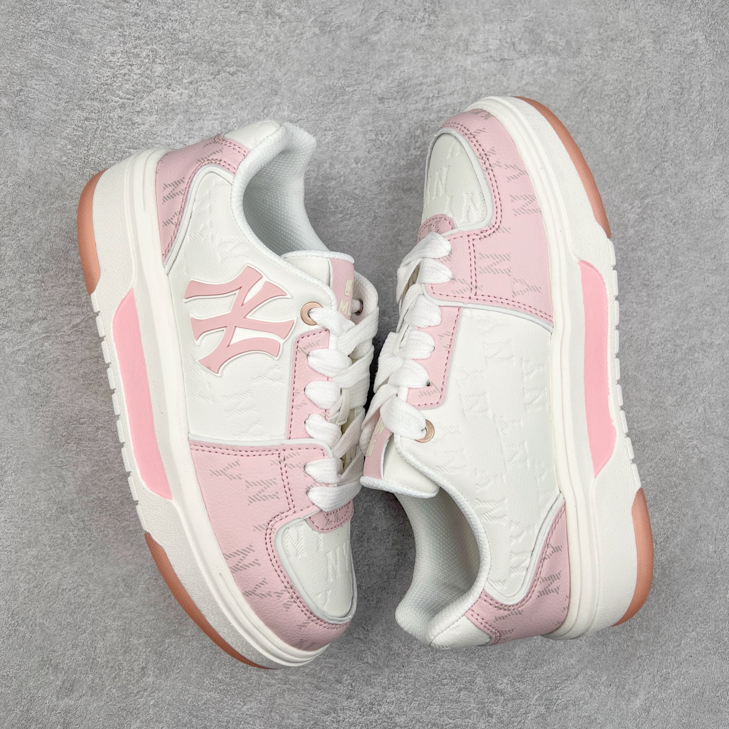 图片[3]-MLB Chunky Liner Basic 复古印花学长鞋系列低帮轻量增高厚底百搭休闲运动慢跑鞋板鞋 Korea韩国联名NY美国榄球纽约洋基队限定 韩国代购专供 全套原楦原纸板原厂数据开发 正确中底拉帮中底网布细节 平台代购专供 左脚内置芯片 韩国代购吊牌标贴 独家一比一RB+MD组合大底 高频后跟小人Logo精准对位立体饱满 正确网布加超迁鞋面 转印中底走线紧密 转印Logo工艺表层防刮不掉色 尺码：35 36 36.5 37.5 38 38.5 39 40 40.5 41 42 42.5 43 44 45-选品中心