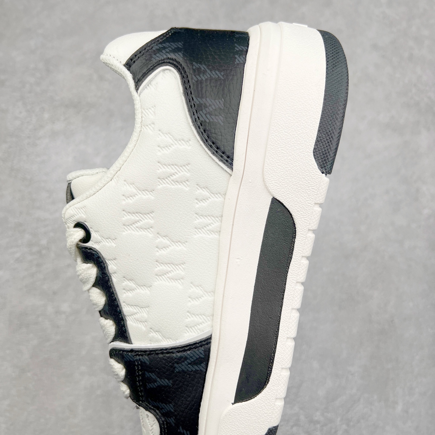 图片[7]-MLB Chunky Liner Basic 复古印花学长鞋系列低帮轻量增高厚底百搭休闲运动慢跑鞋板鞋 Korea韩国联名NY美国榄球纽约洋基队限定 韩国代购专供 全套原楦原纸板原厂数据开发 正确中底拉帮中底网布细节 平台代购专供 左脚内置芯片 韩国代购吊牌标贴 独家一比一RB+MD组合大底 高频后跟小人Logo精准对位立体饱满 正确网布加超迁鞋面 转印中底走线紧密 转印Logo工艺表层防刮不掉色 尺码：35 36 36.5 37.5 38 38.5 39 40 40.5 41 42 42.5 43 44 45-选品中心