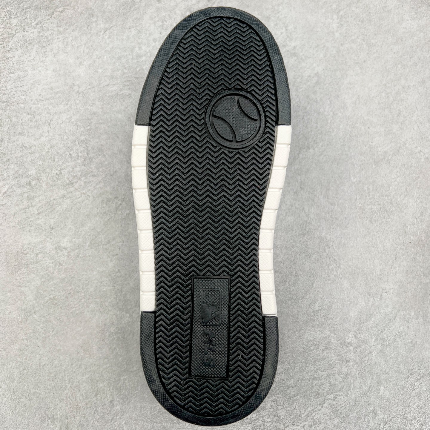 图片[9]-MLB Chunky Liner Basic 复古印花学长鞋系列低帮轻量增高厚底百搭休闲运动慢跑鞋板鞋 Korea韩国联名NY美国榄球纽约洋基队限定 韩国代购专供 全套原楦原纸板原厂数据开发 正确中底拉帮中底网布细节 平台代购专供 左脚内置芯片 韩国代购吊牌标贴 独家一比一RB+MD组合大底 高频后跟小人Logo精准对位立体饱满 正确网布加超迁鞋面 转印中底走线紧密 转印Logo工艺表层防刮不掉色 尺码：35 36 36.5 37.5 38 38.5 39 40 40.5 41 42 42.5 43 44 45-选品中心