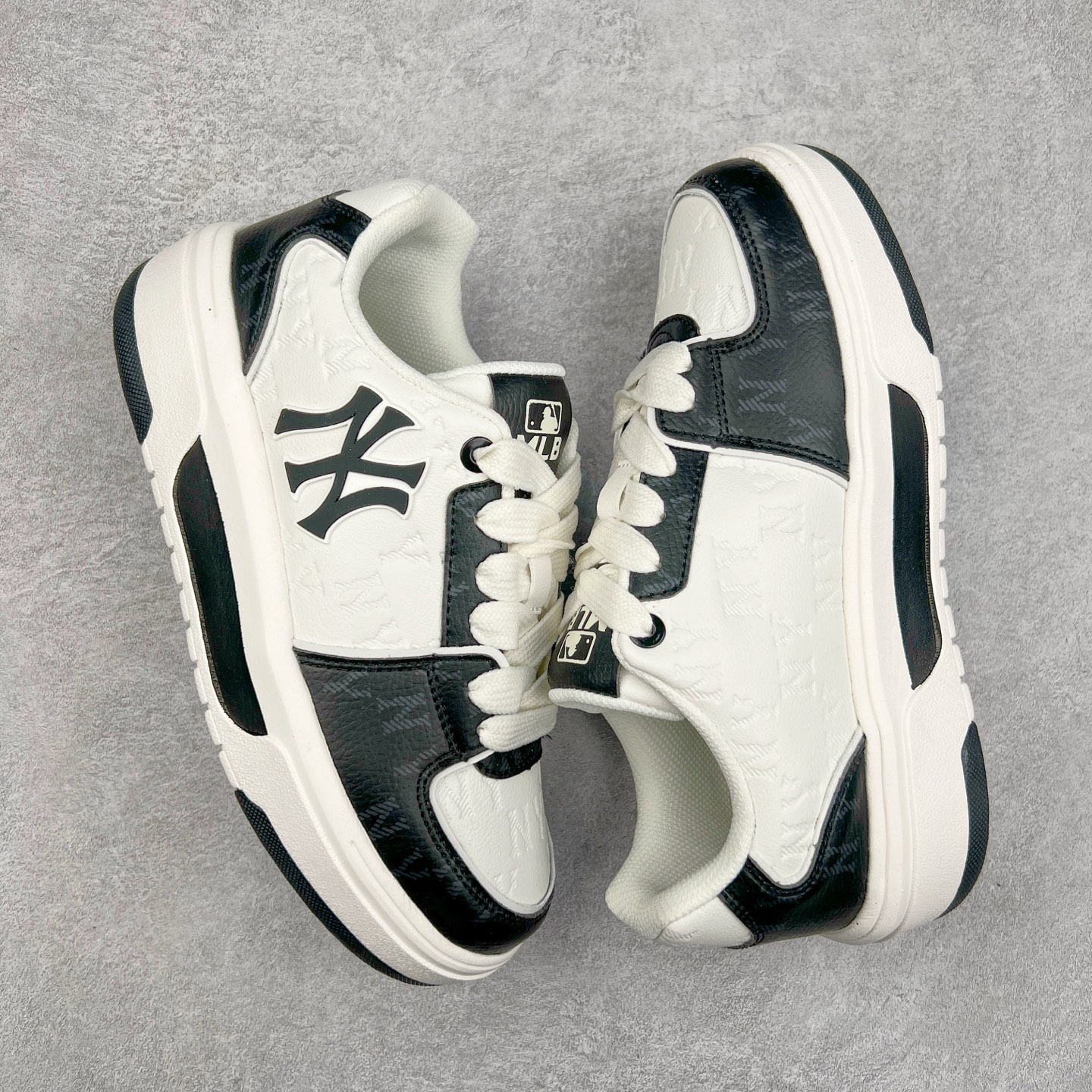 图片[3]-MLB Chunky Liner Basic 复古印花学长鞋系列低帮轻量增高厚底百搭休闲运动慢跑鞋板鞋 Korea韩国联名NY美国榄球纽约洋基队限定 韩国代购专供 全套原楦原纸板原厂数据开发 正确中底拉帮中底网布细节 平台代购专供 左脚内置芯片 韩国代购吊牌标贴 独家一比一RB+MD组合大底 高频后跟小人Logo精准对位立体饱满 正确网布加超迁鞋面 转印中底走线紧密 转印Logo工艺表层防刮不掉色 尺码：35 36 36.5 37.5 38 38.5 39 40 40.5 41 42 42.5 43 44 45-选品中心