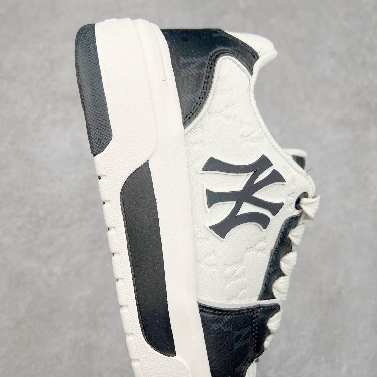 图片[6]-MLB Chunky Liner Basic 复古印花学长鞋系列低帮轻量增高厚底百搭休闲运动慢跑鞋板鞋 Korea韩国联名NY美国榄球纽约洋基队限定 韩国代购专供 全套原楦原纸板原厂数据开发 正确中底拉帮中底网布细节 平台代购专供 左脚内置芯片 韩国代购吊牌标贴 独家一比一RB+MD组合大底 高频后跟小人Logo精准对位立体饱满 正确网布加超迁鞋面 转印中底走线紧密 转印Logo工艺表层防刮不掉色 尺码：35 36 36.5 37.5 38 38.5 39 40 40.5 41 42 42.5 43 44 45-选品中心