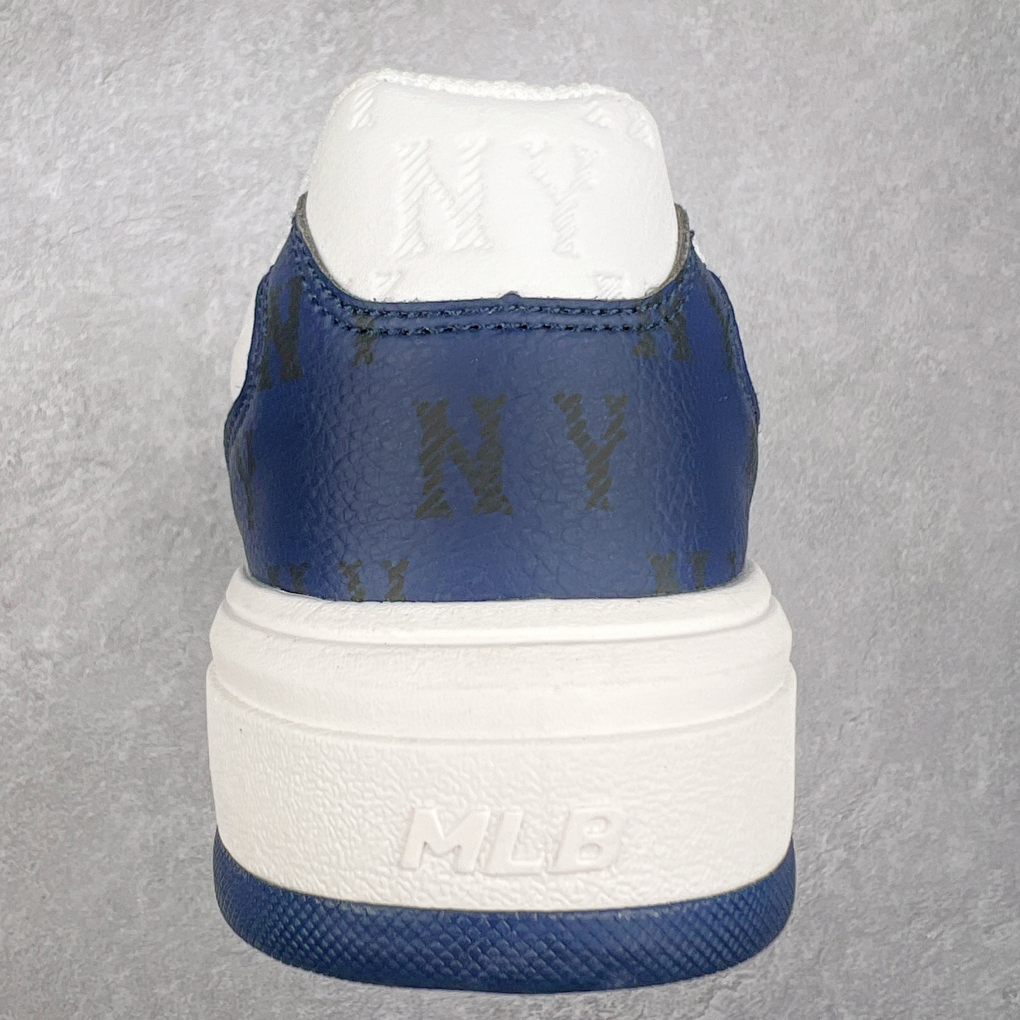 图片[8]-MLB Chunky Liner Basic 复古印花学长鞋系列低帮轻量增高厚底百搭休闲运动慢跑鞋板鞋 Korea韩国联名NY美国榄球纽约洋基队限定 韩国代购专供 全套原楦原纸板原厂数据开发 正确中底拉帮中底网布细节 平台代购专供 左脚内置芯片 韩国代购吊牌标贴 独家一比一RB+MD组合大底 高频后跟小人Logo精准对位立体饱满 正确网布加超迁鞋面 转印中底走线紧密 转印Logo工艺表层防刮不掉色 尺码：35 36 36.5 37.5 38 38.5 39 40 40.5 41 42 42.5 43 44 45-选品中心