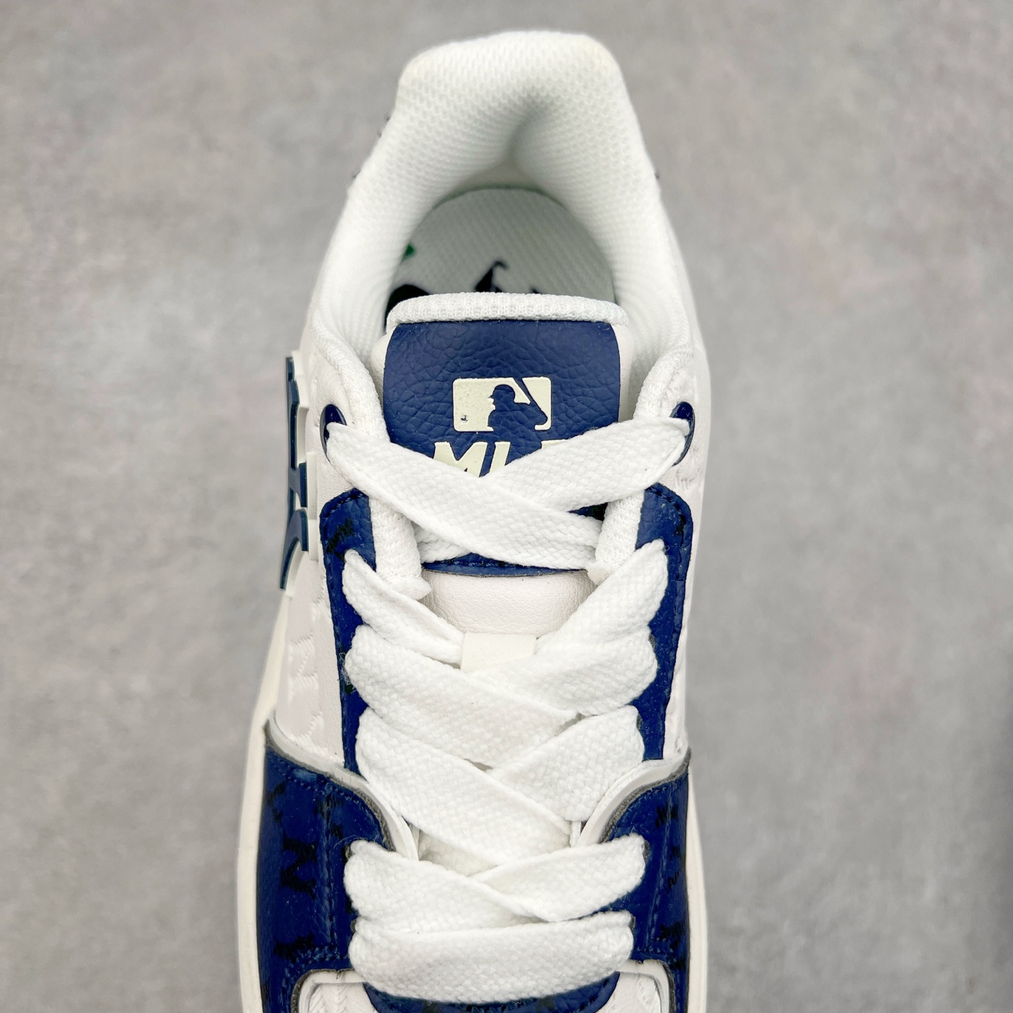 图片[5]-MLB Chunky Liner Basic 复古印花学长鞋系列低帮轻量增高厚底百搭休闲运动慢跑鞋板鞋 Korea韩国联名NY美国榄球纽约洋基队限定 韩国代购专供 全套原楦原纸板原厂数据开发 正确中底拉帮中底网布细节 平台代购专供 左脚内置芯片 韩国代购吊牌标贴 独家一比一RB+MD组合大底 高频后跟小人Logo精准对位立体饱满 正确网布加超迁鞋面 转印中底走线紧密 转印Logo工艺表层防刮不掉色 尺码：35 36 36.5 37.5 38 38.5 39 40 40.5 41 42 42.5 43 44 45-选品中心