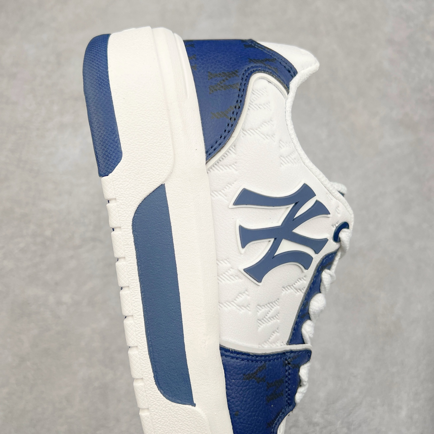 图片[6]-MLB Chunky Liner Basic 复古印花学长鞋系列低帮轻量增高厚底百搭休闲运动慢跑鞋板鞋 Korea韩国联名NY美国榄球纽约洋基队限定 韩国代购专供 全套原楦原纸板原厂数据开发 正确中底拉帮中底网布细节 平台代购专供 左脚内置芯片 韩国代购吊牌标贴 独家一比一RB+MD组合大底 高频后跟小人Logo精准对位立体饱满 正确网布加超迁鞋面 转印中底走线紧密 转印Logo工艺表层防刮不掉色 尺码：35 36 36.5 37.5 38 38.5 39 40 40.5 41 42 42.5 43 44 45-选品中心