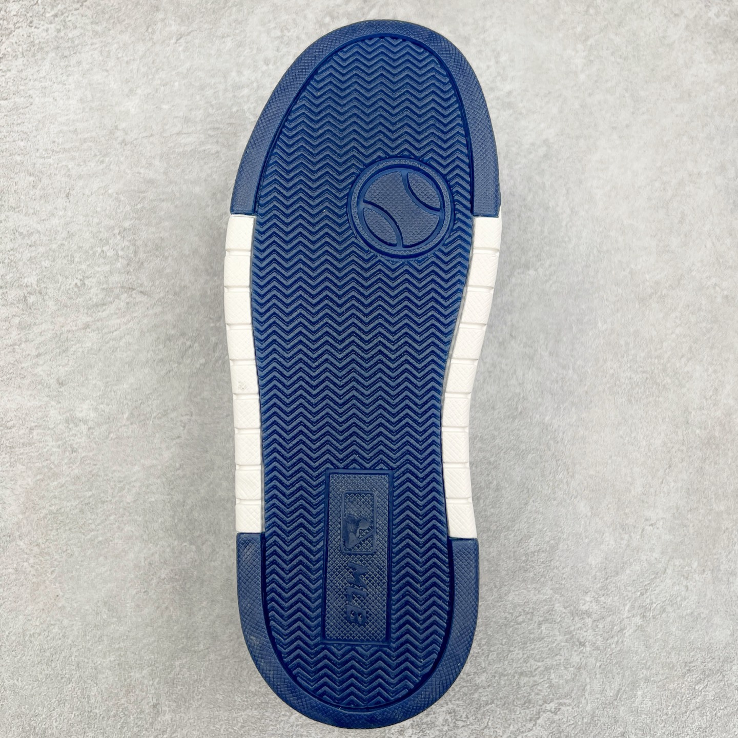 图片[9]-MLB Chunky Liner Basic 复古印花学长鞋系列低帮轻量增高厚底百搭休闲运动慢跑鞋板鞋 Korea韩国联名NY美国榄球纽约洋基队限定 韩国代购专供 全套原楦原纸板原厂数据开发 正确中底拉帮中底网布细节 平台代购专供 左脚内置芯片 韩国代购吊牌标贴 独家一比一RB+MD组合大底 高频后跟小人Logo精准对位立体饱满 正确网布加超迁鞋面 转印中底走线紧密 转印Logo工艺表层防刮不掉色 尺码：35 36 36.5 37.5 38 38.5 39 40 40.5 41 42 42.5 43 44 45-选品中心