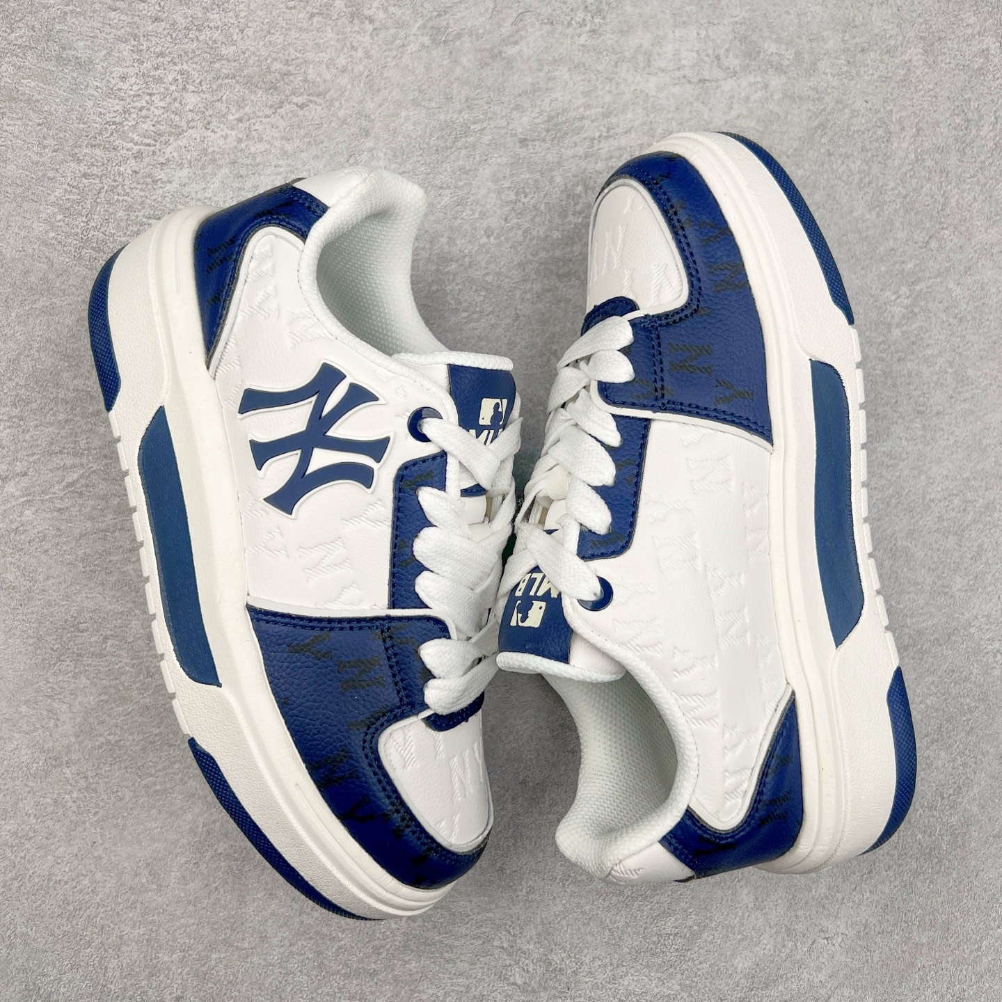 图片[3]-MLB Chunky Liner Basic 复古印花学长鞋系列低帮轻量增高厚底百搭休闲运动慢跑鞋板鞋 Korea韩国联名NY美国榄球纽约洋基队限定 韩国代购专供 全套原楦原纸板原厂数据开发 正确中底拉帮中底网布细节 平台代购专供 左脚内置芯片 韩国代购吊牌标贴 独家一比一RB+MD组合大底 高频后跟小人Logo精准对位立体饱满 正确网布加超迁鞋面 转印中底走线紧密 转印Logo工艺表层防刮不掉色 尺码：35 36 36.5 37.5 38 38.5 39 40 40.5 41 42 42.5 43 44 45-选品中心