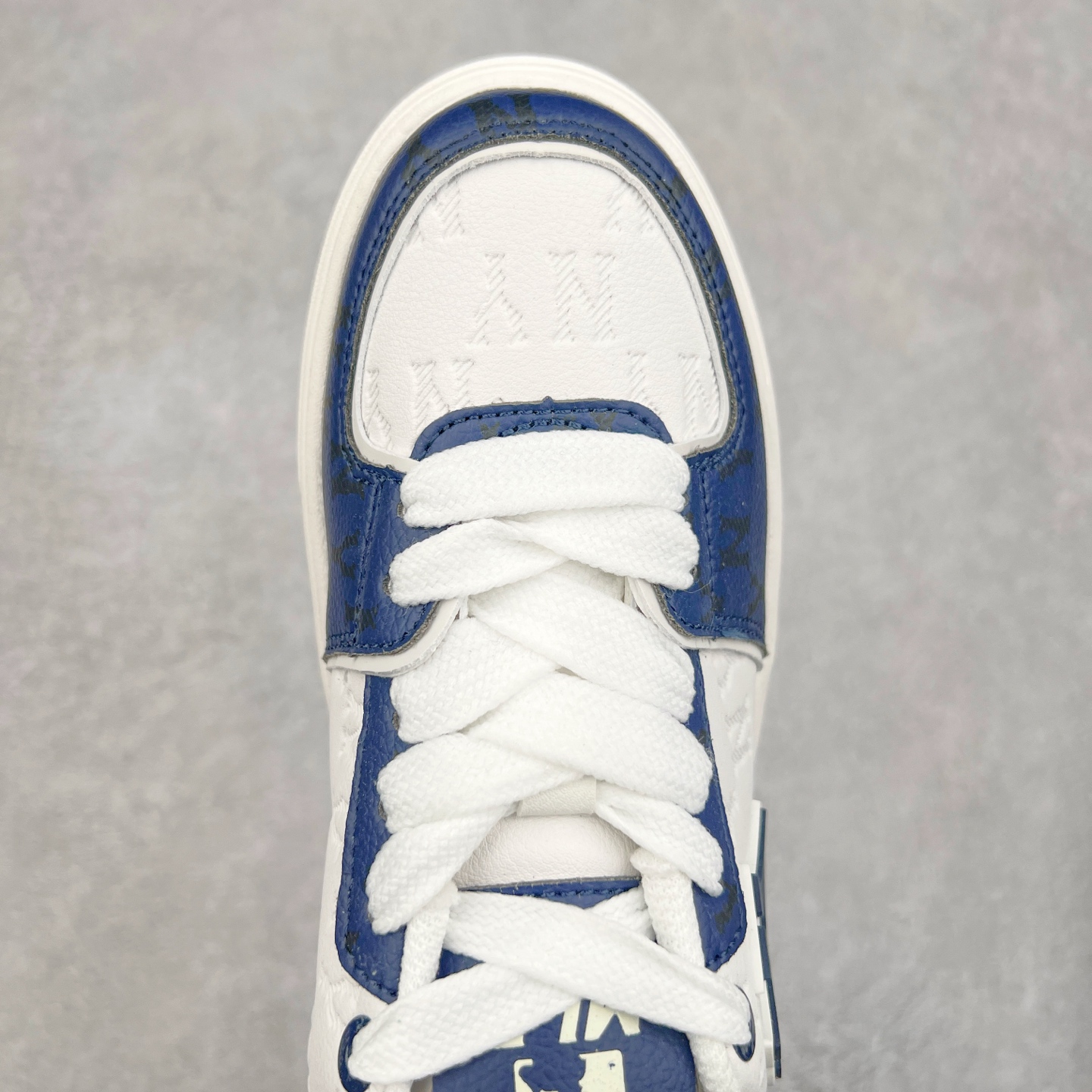 图片[4]-MLB Chunky Liner Basic 复古印花学长鞋系列低帮轻量增高厚底百搭休闲运动慢跑鞋板鞋 Korea韩国联名NY美国榄球纽约洋基队限定 韩国代购专供 全套原楦原纸板原厂数据开发 正确中底拉帮中底网布细节 平台代购专供 左脚内置芯片 韩国代购吊牌标贴 独家一比一RB+MD组合大底 高频后跟小人Logo精准对位立体饱满 正确网布加超迁鞋面 转印中底走线紧密 转印Logo工艺表层防刮不掉色 尺码：35 36 36.5 37.5 38 38.5 39 40 40.5 41 42 42.5 43 44 45-选品中心