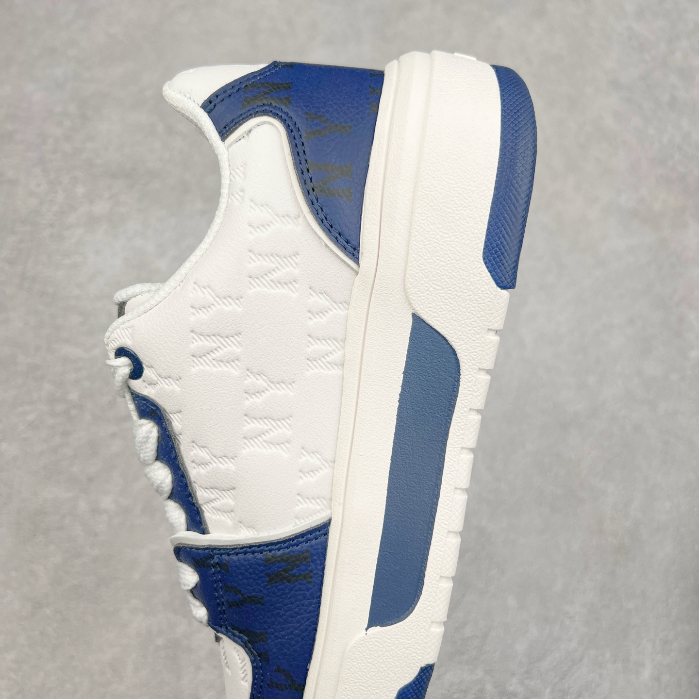 图片[7]-MLB Chunky Liner Basic 复古印花学长鞋系列低帮轻量增高厚底百搭休闲运动慢跑鞋板鞋 Korea韩国联名NY美国榄球纽约洋基队限定 韩国代购专供 全套原楦原纸板原厂数据开发 正确中底拉帮中底网布细节 平台代购专供 左脚内置芯片 韩国代购吊牌标贴 独家一比一RB+MD组合大底 高频后跟小人Logo精准对位立体饱满 正确网布加超迁鞋面 转印中底走线紧密 转印Logo工艺表层防刮不掉色 尺码：35 36 36.5 37.5 38 38.5 39 40 40.5 41 42 42.5 43 44 45-选品中心