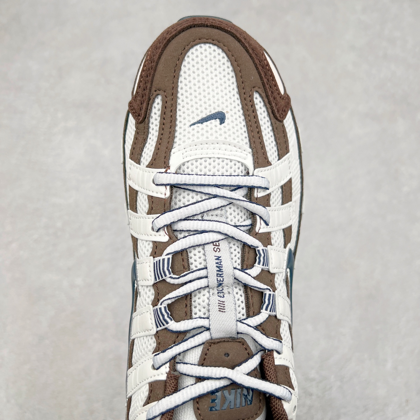 图片[4]-NK P-6000 系列低帮复古老爹风休闲运动舒适慢跑鞋 HV8972-001 购入原鞋原装纸板楦头开发 独家私模四层组合大底 市场唯一正确版本 良心定价 新配色陆续出货 进口三文治网面 融合 Pegasus 过往运动鞋设计 助力 21 世纪早期跑步运动跃升时尚新高度 采用透气网眼布、运动风格线条和耐穿覆面 兼具吸睛外观和舒适感受 中底泡绵以田径赛道为灵感 打造厚实设计 缔造出众缓震性能 尺码：36 36.5 37.5 38 38.5 39 40 40.5 41 42 42.5 43 44 44.5 45-选品中心