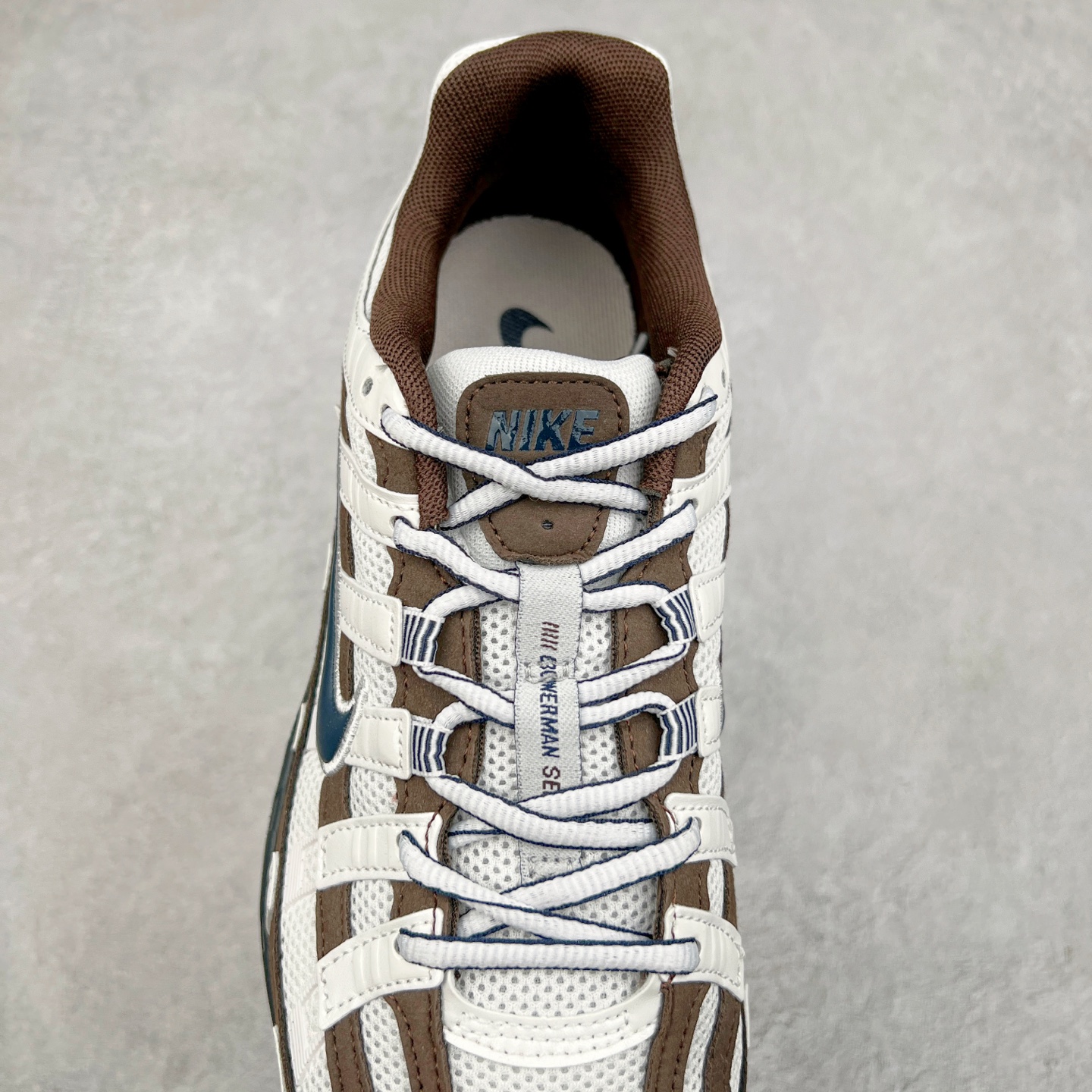 图片[5]-NK P-6000 系列低帮复古老爹风休闲运动舒适慢跑鞋 HV8972-001 购入原鞋原装纸板楦头开发 独家私模四层组合大底 市场唯一正确版本 良心定价 新配色陆续出货 进口三文治网面 融合 Pegasus 过往运动鞋设计 助力 21 世纪早期跑步运动跃升时尚新高度 采用透气网眼布、运动风格线条和耐穿覆面 兼具吸睛外观和舒适感受 中底泡绵以田径赛道为灵感 打造厚实设计 缔造出众缓震性能 尺码：36 36.5 37.5 38 38.5 39 40 40.5 41 42 42.5 43 44 44.5 45-选品中心