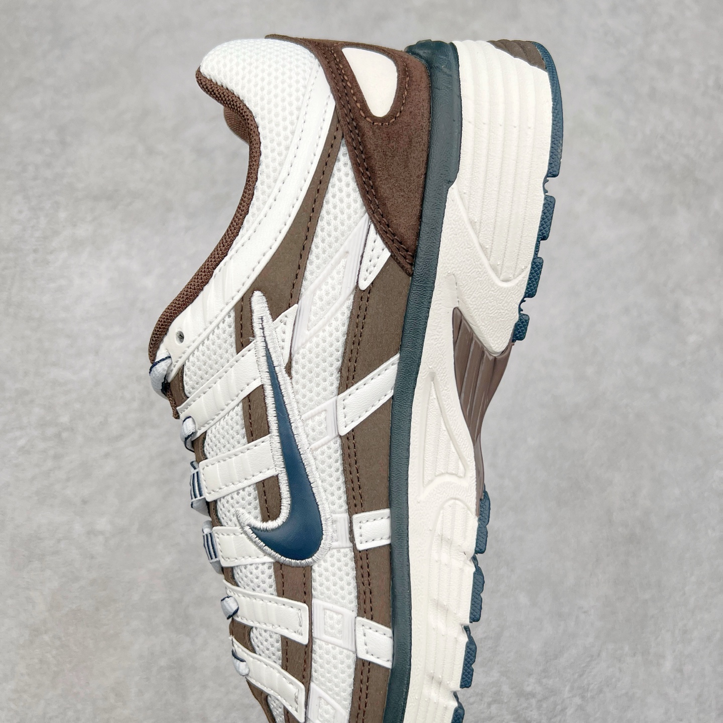 图片[7]-NK P-6000 系列低帮复古老爹风休闲运动舒适慢跑鞋 HV8972-001 购入原鞋原装纸板楦头开发 独家私模四层组合大底 市场唯一正确版本 良心定价 新配色陆续出货 进口三文治网面 融合 Pegasus 过往运动鞋设计 助力 21 世纪早期跑步运动跃升时尚新高度 采用透气网眼布、运动风格线条和耐穿覆面 兼具吸睛外观和舒适感受 中底泡绵以田径赛道为灵感 打造厚实设计 缔造出众缓震性能 尺码：36 36.5 37.5 38 38.5 39 40 40.5 41 42 42.5 43 44 44.5 45-选品中心