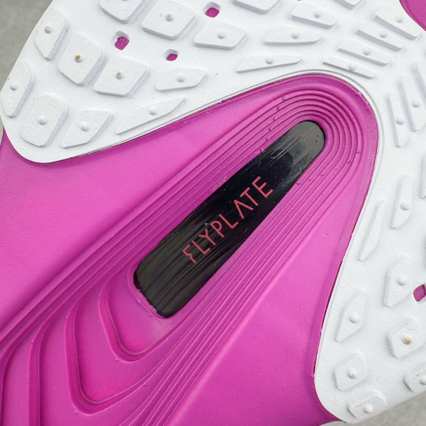 图片[16]-＃TG纯原 NK ZoomX Invincible Run Flyknit 6 轻量跑鞋 飞织低帮休闲运动慢跑鞋 厚底增高 老爹鞋 此鞋专为短跑运动员而生 是为 5 至 10 公里距离的赛事和训练打造 整体设计采用流线型的轻质工程网眼材质构成鞋面 并与其他 Running 旗舰鞋款同样搭载全脚掌 ZoomX 缓冲中底 搭配 Pebax 物料与橡胶外底 ZoomX StreakFly 首发配色以Prototype呈现 其灵感是来自开发期间的磨损测试 透过编号的标记与内侧的预期跑步距离突出研发过程 货号： FN8454-101 尺码：36 36.5 37.5 38 38.5 39 40 40.5 41 42 42.5 43 44 45-选品中心