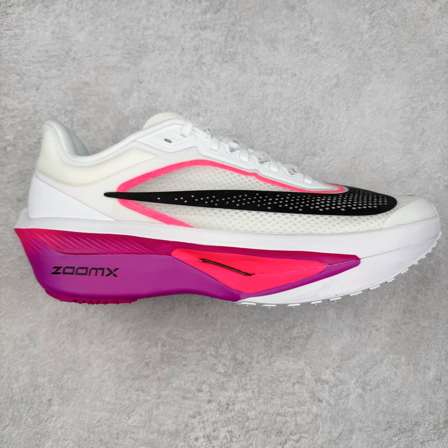 ＃TG纯原 NK ZoomX Invincible Run Flyknit 6 轻量跑鞋 飞织低帮休闲运动慢跑鞋 厚底增高 老爹鞋 此鞋专为短跑运动员而生 是为 5 至 10 公里距离的赛事和训练打造 整体设计采用流线型的轻质工程网眼材质构成鞋面 并与其他 Running 旗舰鞋款同样搭载全脚掌 ZoomX 缓冲中底 搭配 Pebax 物料与橡胶外底 ZoomX StreakFly 首发配色以Prototype呈现 其灵感是来自开发期间的磨损测试 透过编号的标记与内侧的预期跑步距离突出研发过程 货号： FN8454-101 尺码：36 36.5 37.5 38 38.5 39 40 40.5 41 42 42.5 43 44 45-选品中心