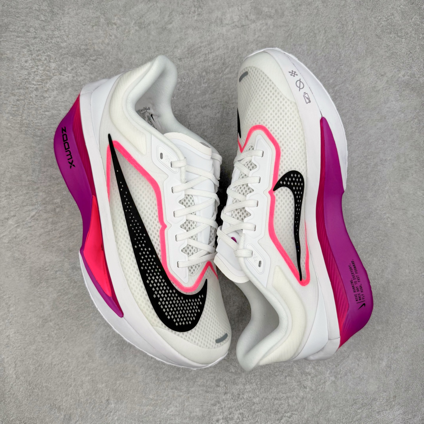 图片[3]-＃TG纯原 NK ZoomX Invincible Run Flyknit 6 轻量跑鞋 飞织低帮休闲运动慢跑鞋 厚底增高 老爹鞋 此鞋专为短跑运动员而生 是为 5 至 10 公里距离的赛事和训练打造 整体设计采用流线型的轻质工程网眼材质构成鞋面 并与其他 Running 旗舰鞋款同样搭载全脚掌 ZoomX 缓冲中底 搭配 Pebax 物料与橡胶外底 ZoomX StreakFly 首发配色以Prototype呈现 其灵感是来自开发期间的磨损测试 透过编号的标记与内侧的预期跑步距离突出研发过程 货号： FN8454-101 尺码：36 36.5 37.5 38 38.5 39 40 40.5 41 42 42.5 43 44 45-选品中心